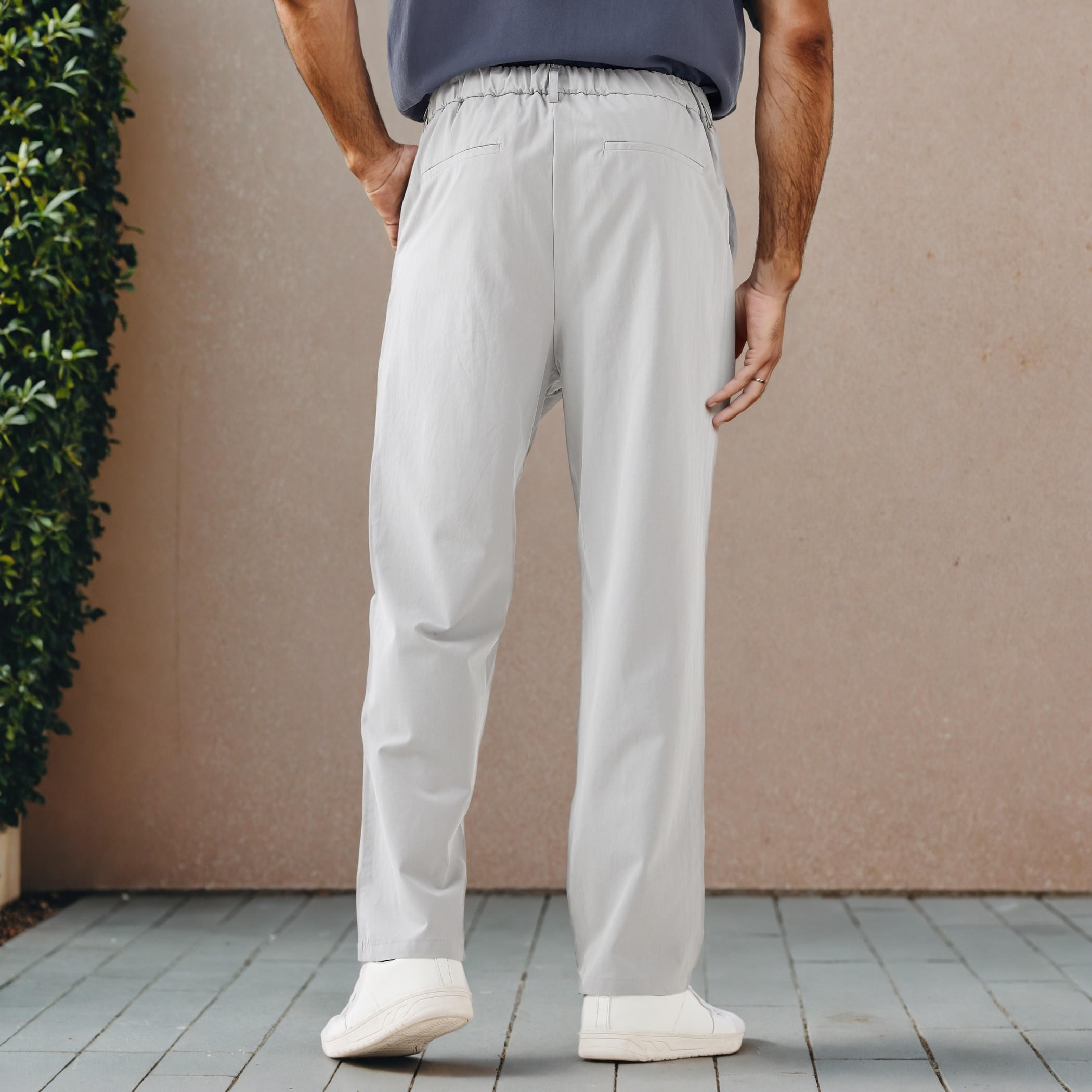 بنطلون بكسرات وقصة عادية وخصر مطاطي وجيوب من آيكونيك-men-clothing-bottoms-trousersandchinos-trousers-image-3
