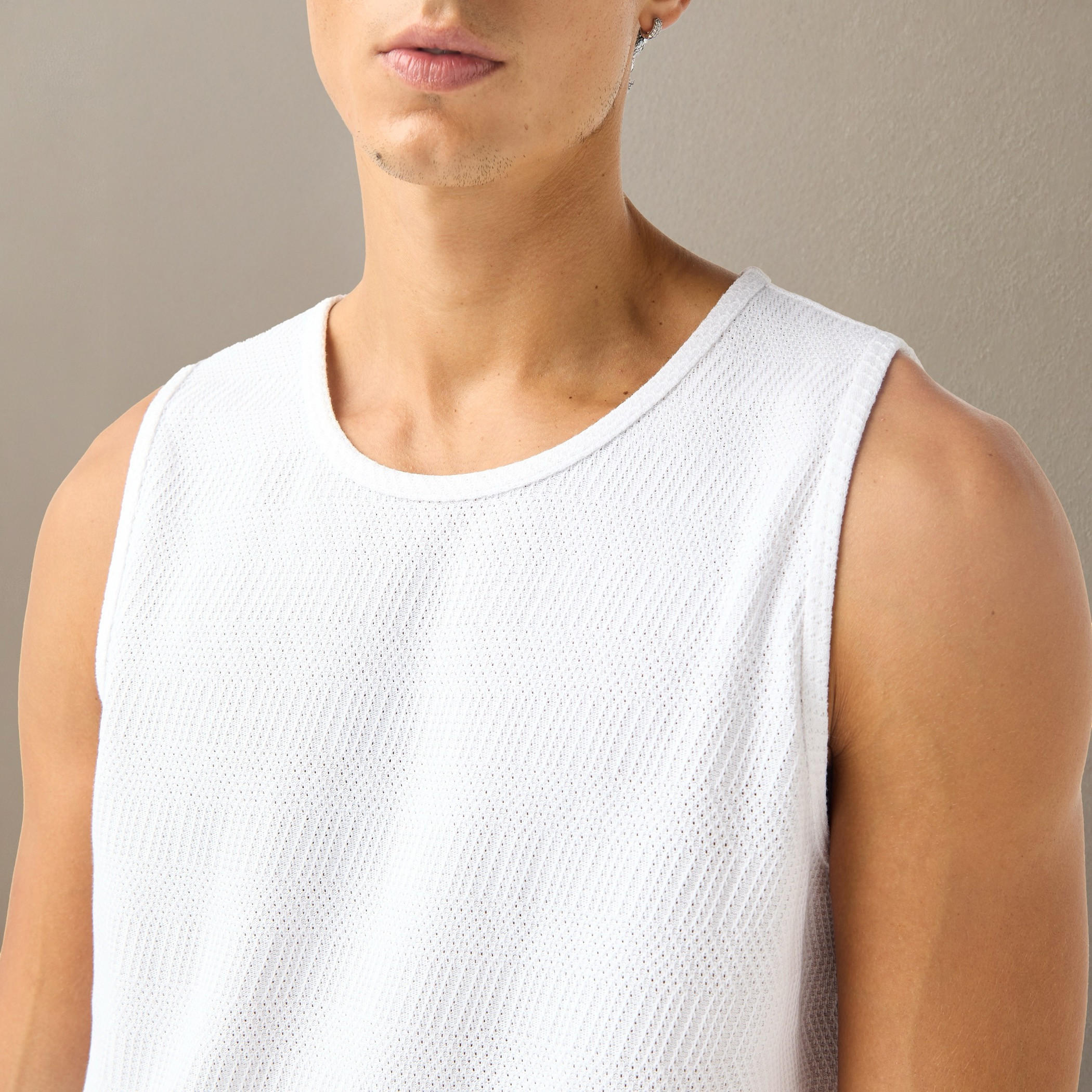 فيست بارز الملمس من آيكونيك-men-clothing-tshirtsandpolos-vests-image-4