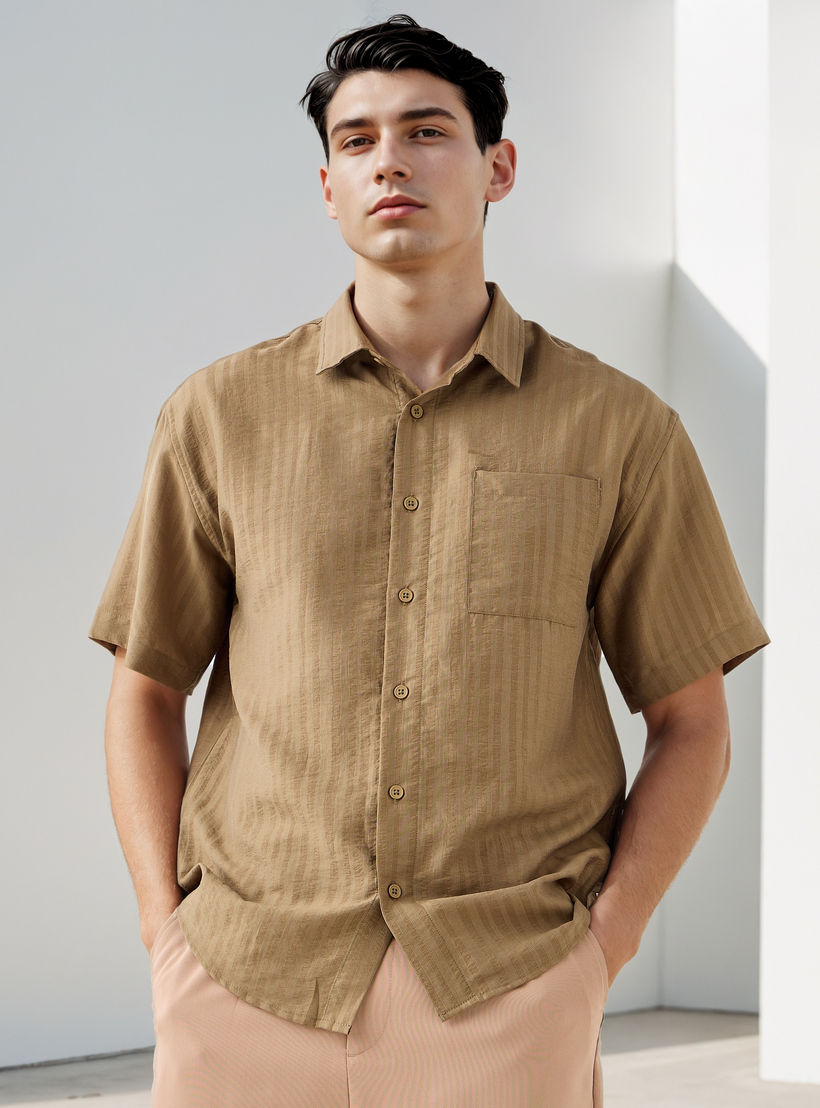 قميص مخطط بقصّة بوكسي وجيب على الصدر من آيكونيك-men-clothing-shirts-image-1