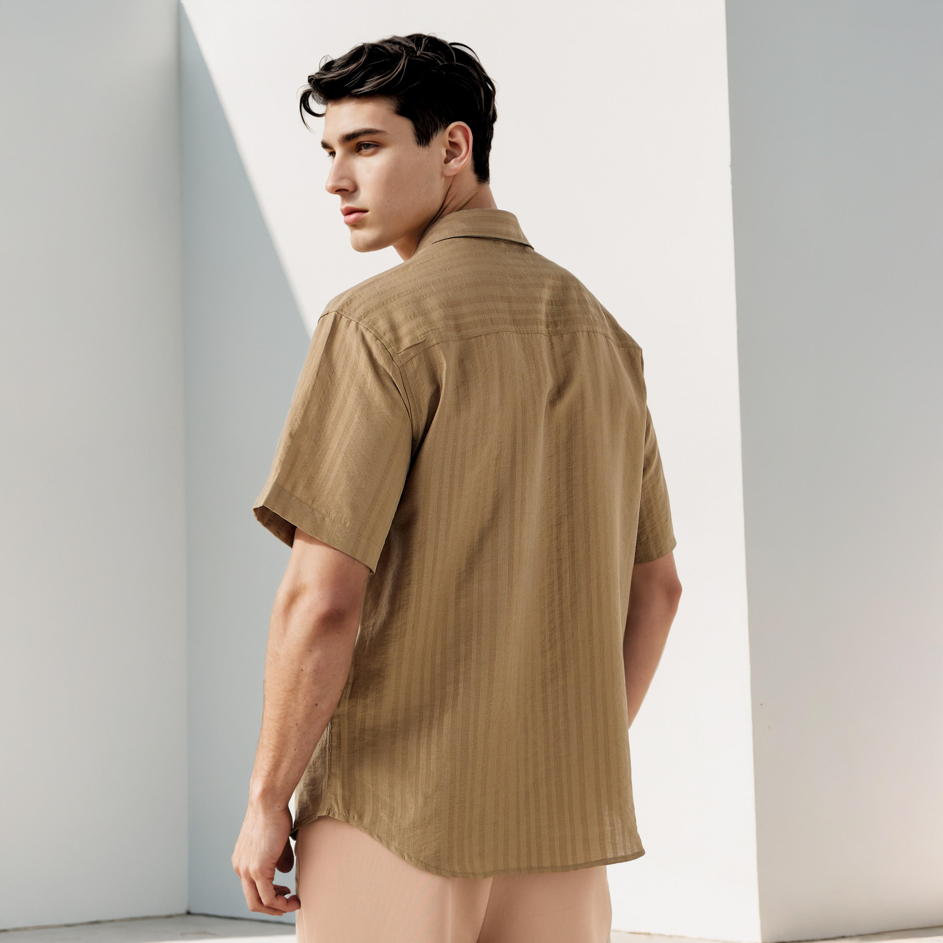 قميص مخطط بقصّة بوكسي وجيب على الصدر من آيكونيك-men-clothing-shirts-image-3