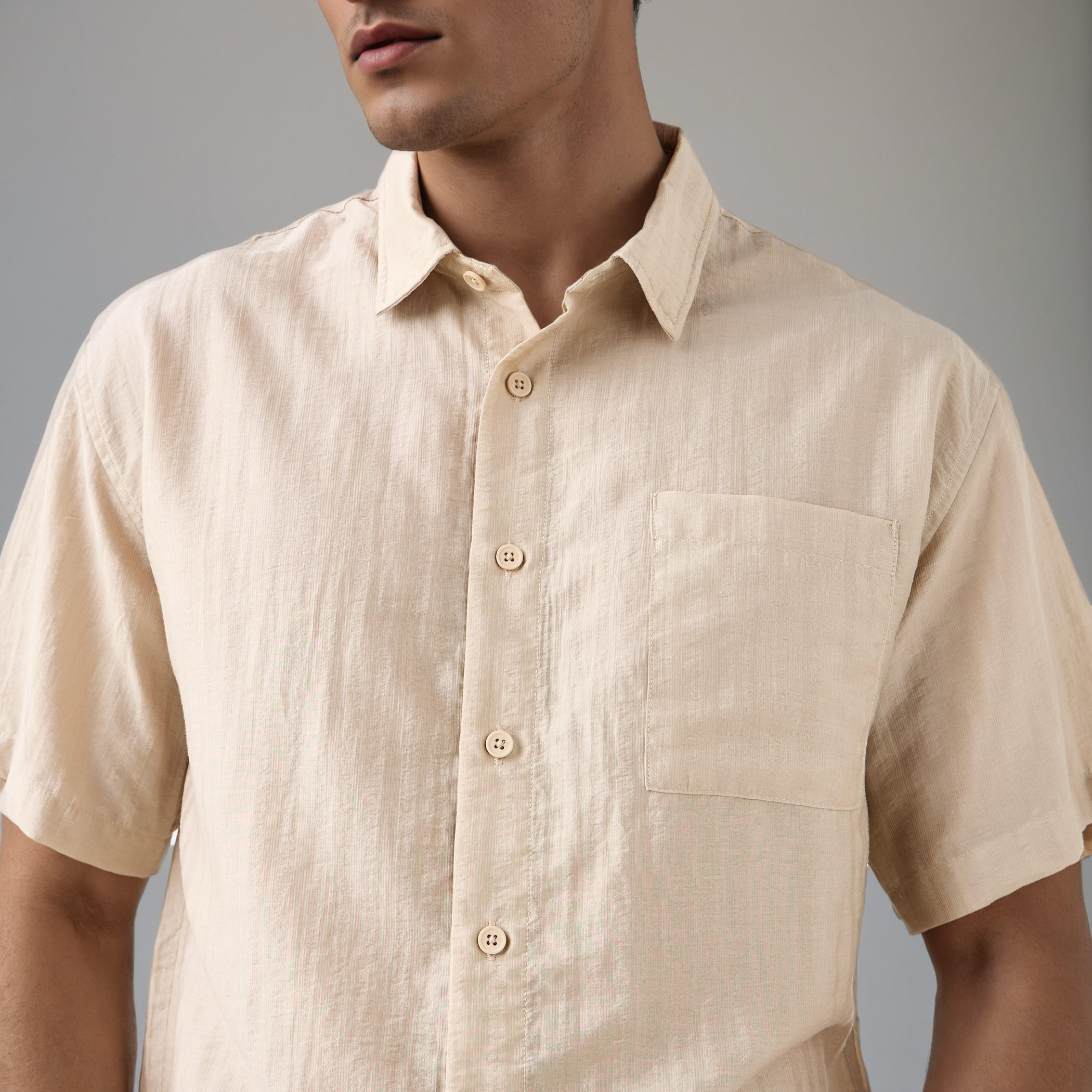 قميص مخطط بقصّة بوكسي وجيب على الصدر من آيكونيك-men-clothing-shirts-image-4