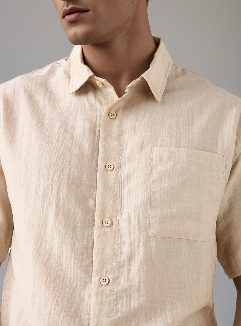 قميص مخطط بقصّة بوكسي وجيب على الصدر من آيكونيك-men-clothing-shirts-image-4