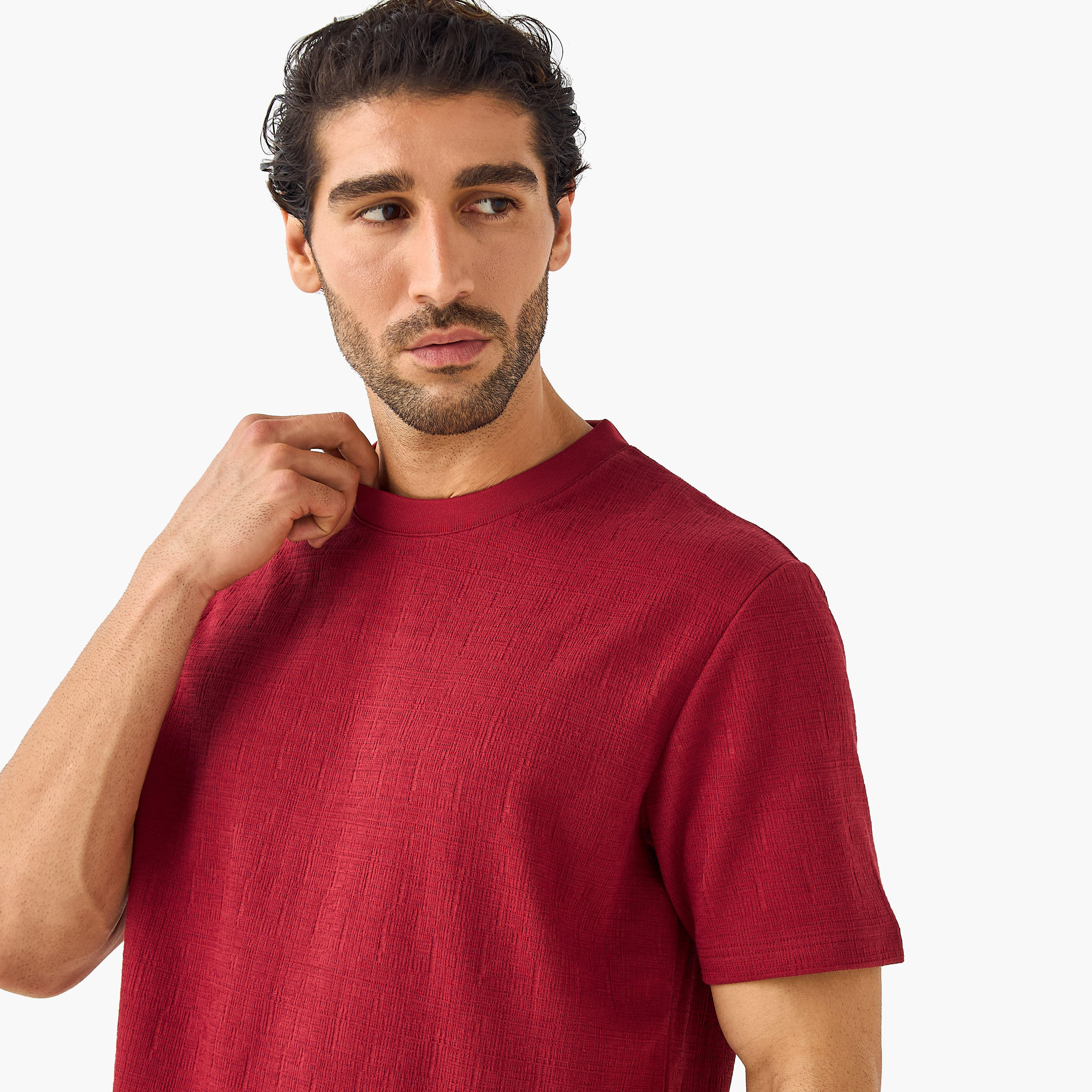 تيشيرت بارز الملمس بقصة مريحة من آيكونيك-men-clothing-tshirtsandpolos-tshirts-image-3