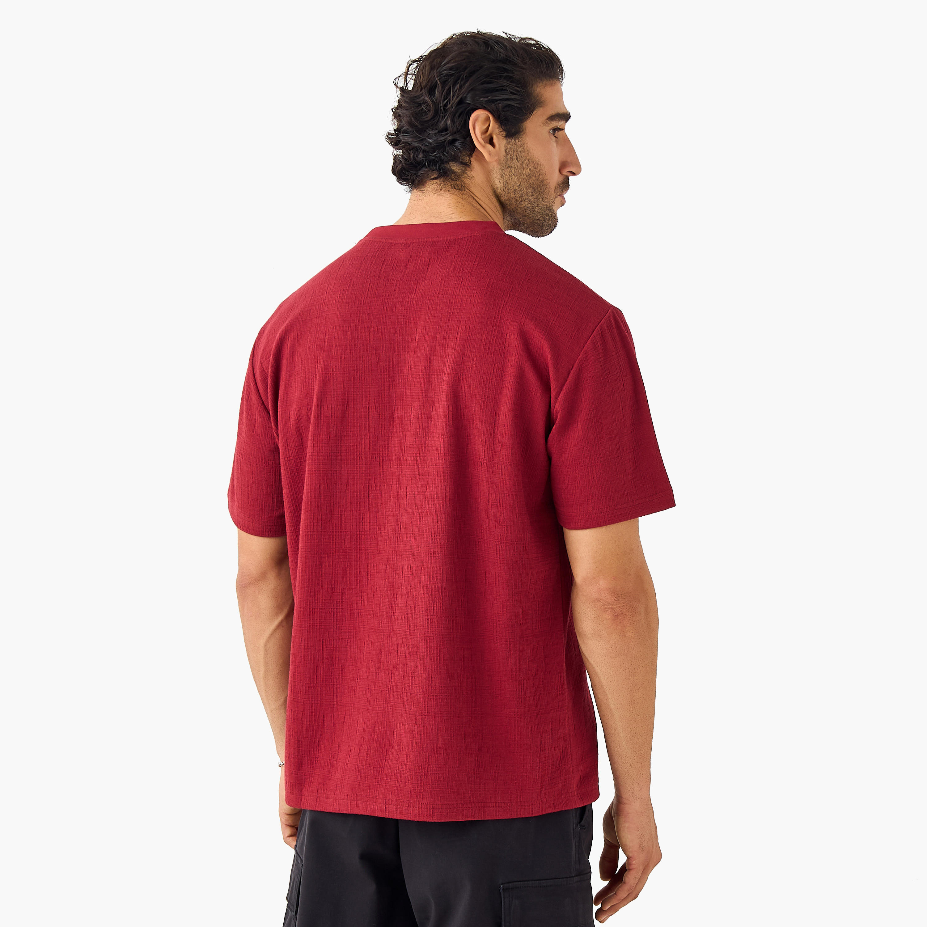 تيشيرت بارز الملمس بقصة مريحة من آيكونيك-men-clothing-tshirtsandpolos-tshirts-image-2