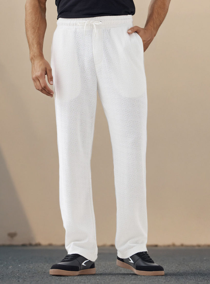 بنطلون بارز الملمس بقصّة عادية وخصر مطاطي وجيوب من أيكونيك-men-clothing-bottoms-trousersandchinos-trousers-image-1