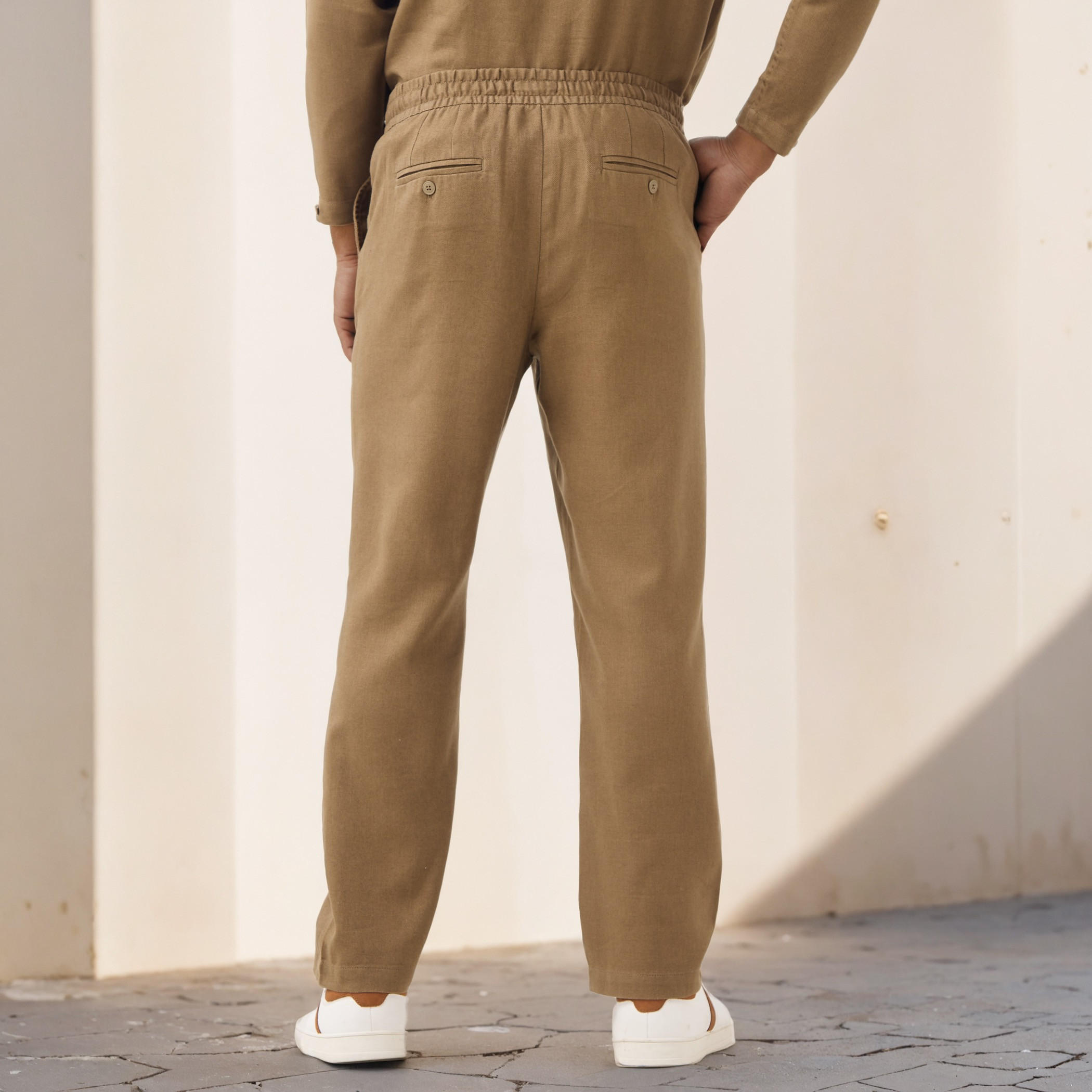 بنطلون بقصة عادية مزيج الكتان مع خصر مطاطي من آيكونيك-men-clothing-bottoms-trousersandchinos-trousers-image-3