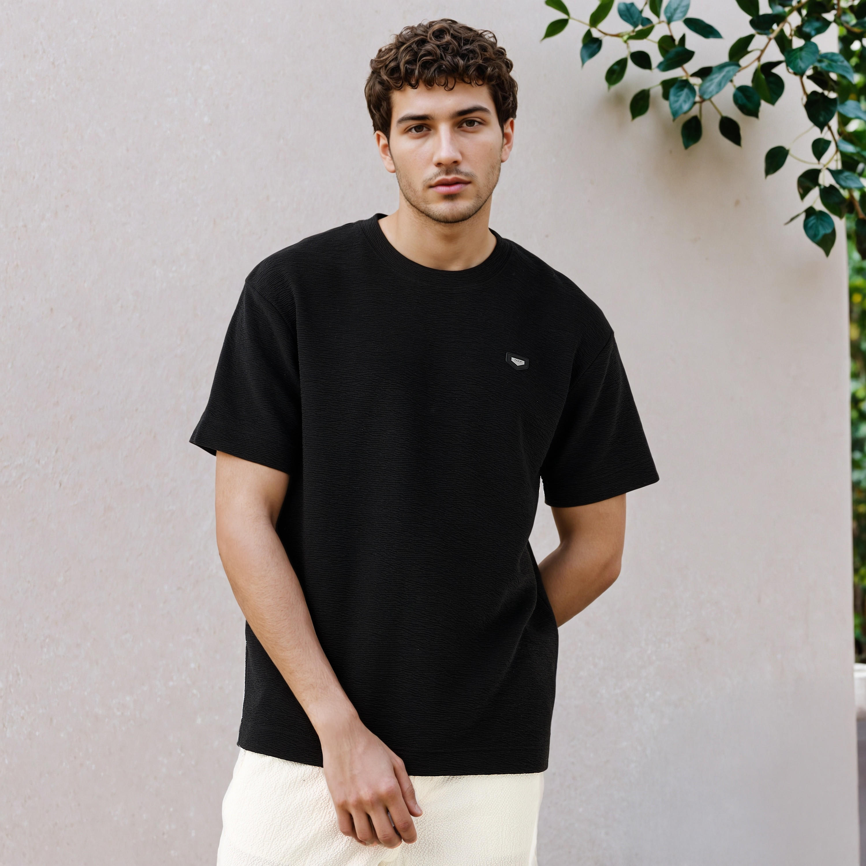 تيشيرت فضفاض بارز الملمس من آيكونيك-men-clothing-tshirtsandpolos-tshirts-image-4