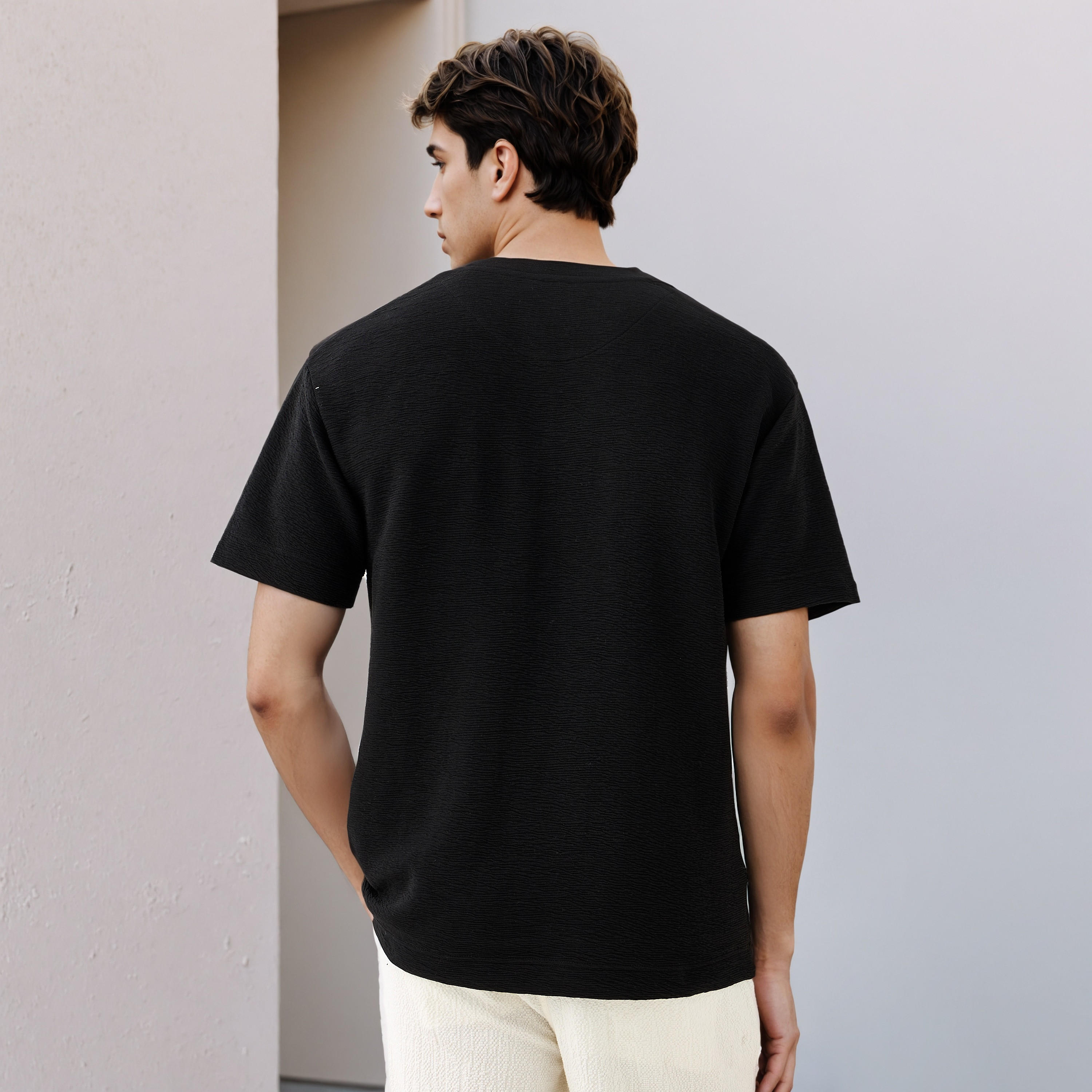 تيشيرت فضفاض بارز الملمس من آيكونيك-men-clothing-tshirtsandpolos-tshirts-image-3