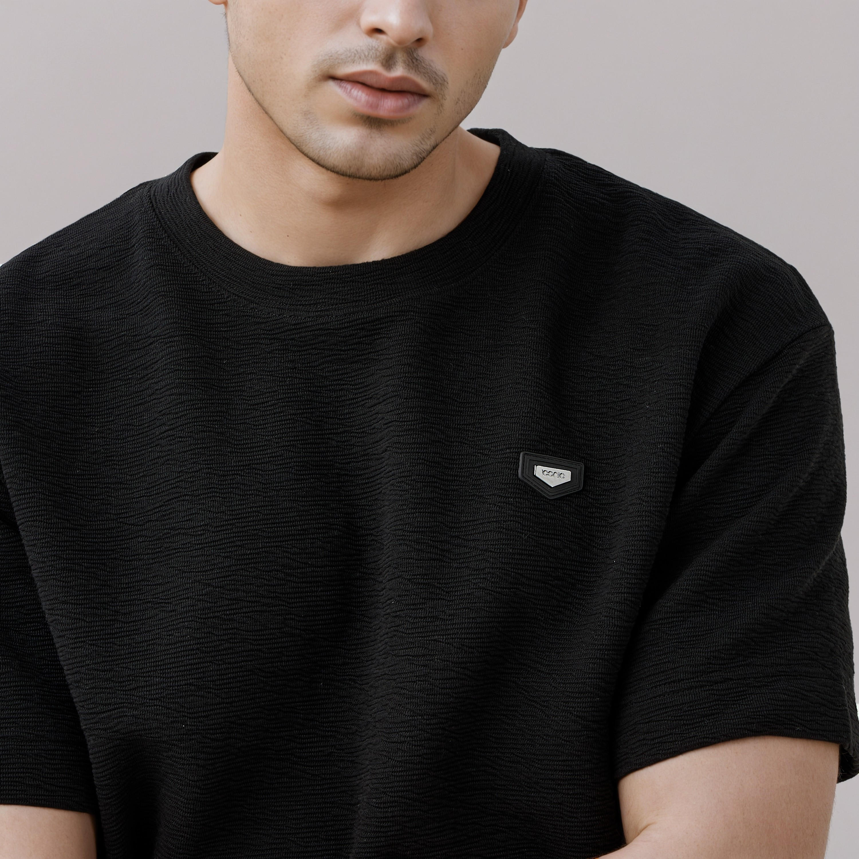 تيشيرت فضفاض بارز الملمس من آيكونيك-men-clothing-tshirtsandpolos-tshirts-image-1