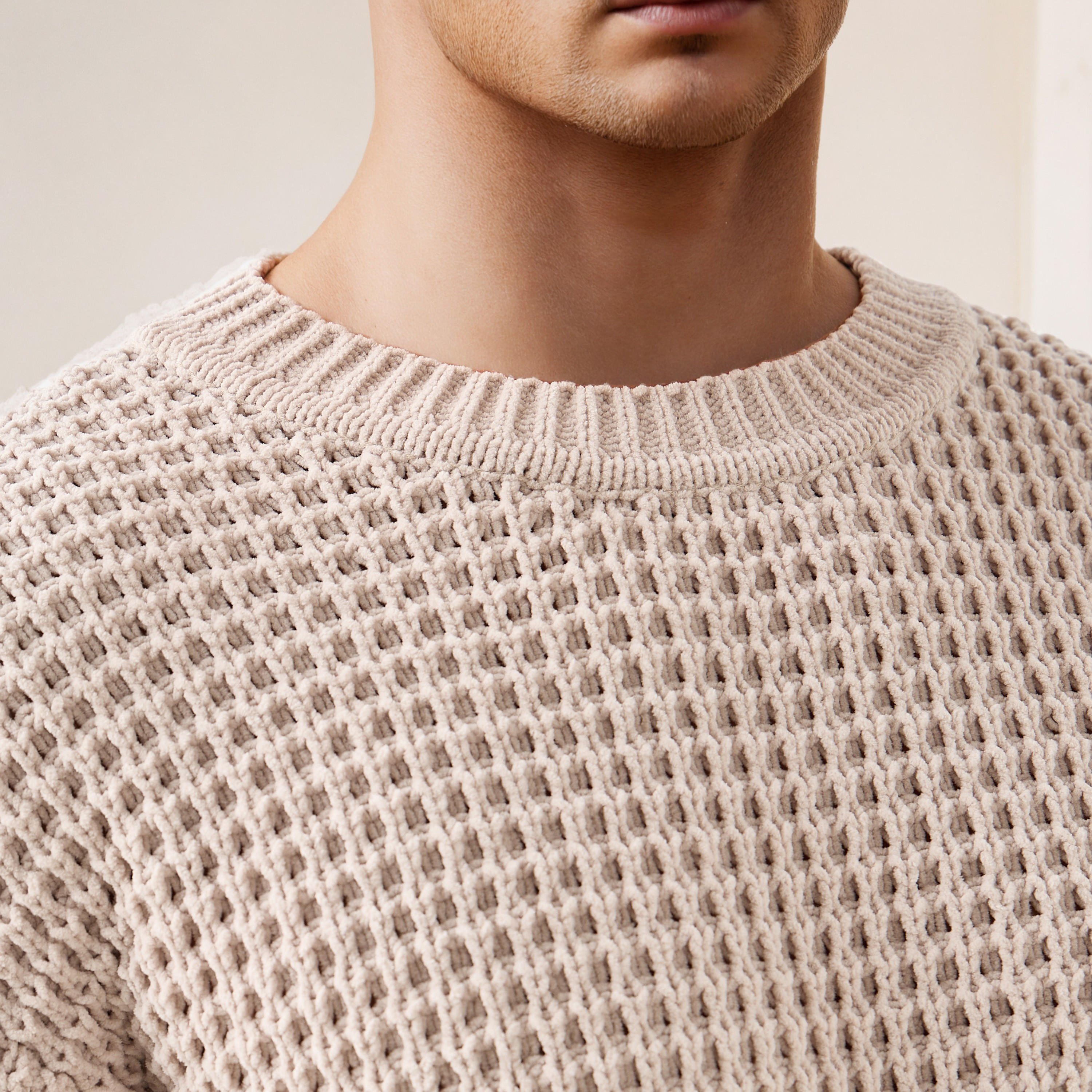 Iconic Derby Textured Sweatshirt-men-winterwear-hoodiesandsweatshirts-image-3
