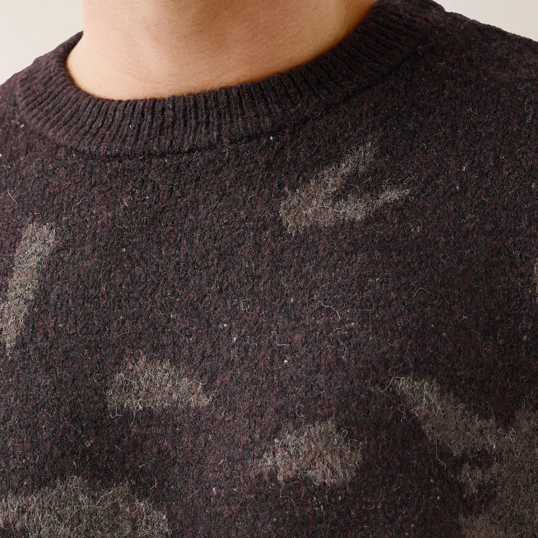 سويت شيرت بياقة ضيقة وطبعات تجريدية من أيكونيك-men-winterwear-hoodiesandsweatshirts-image-4