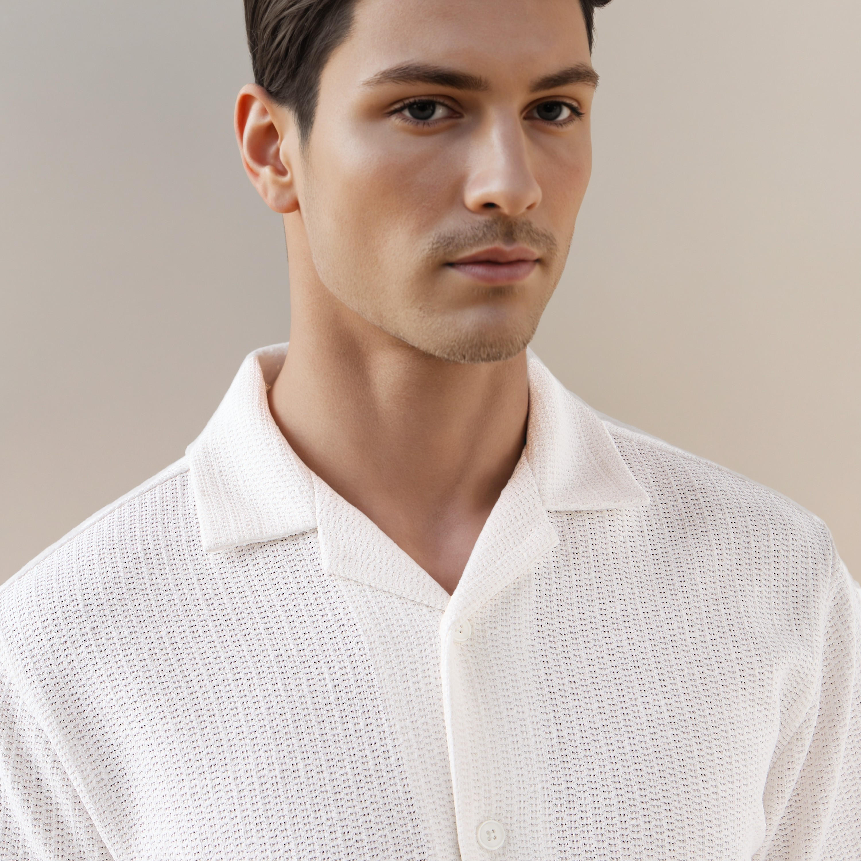 قميص منتجع هونيكومب بارز الملمس بقصة عادية من آيكونيك-men-clothing-shirts-image-4