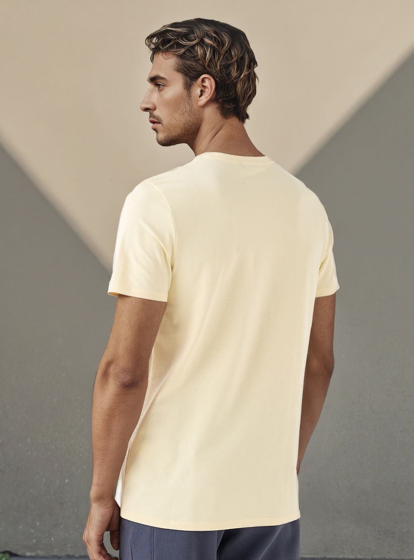 تيشيرت بيكيه بطبعات شعار من آيكونيك-men-clothing-tshirtsandpolos-tshirts-image-3