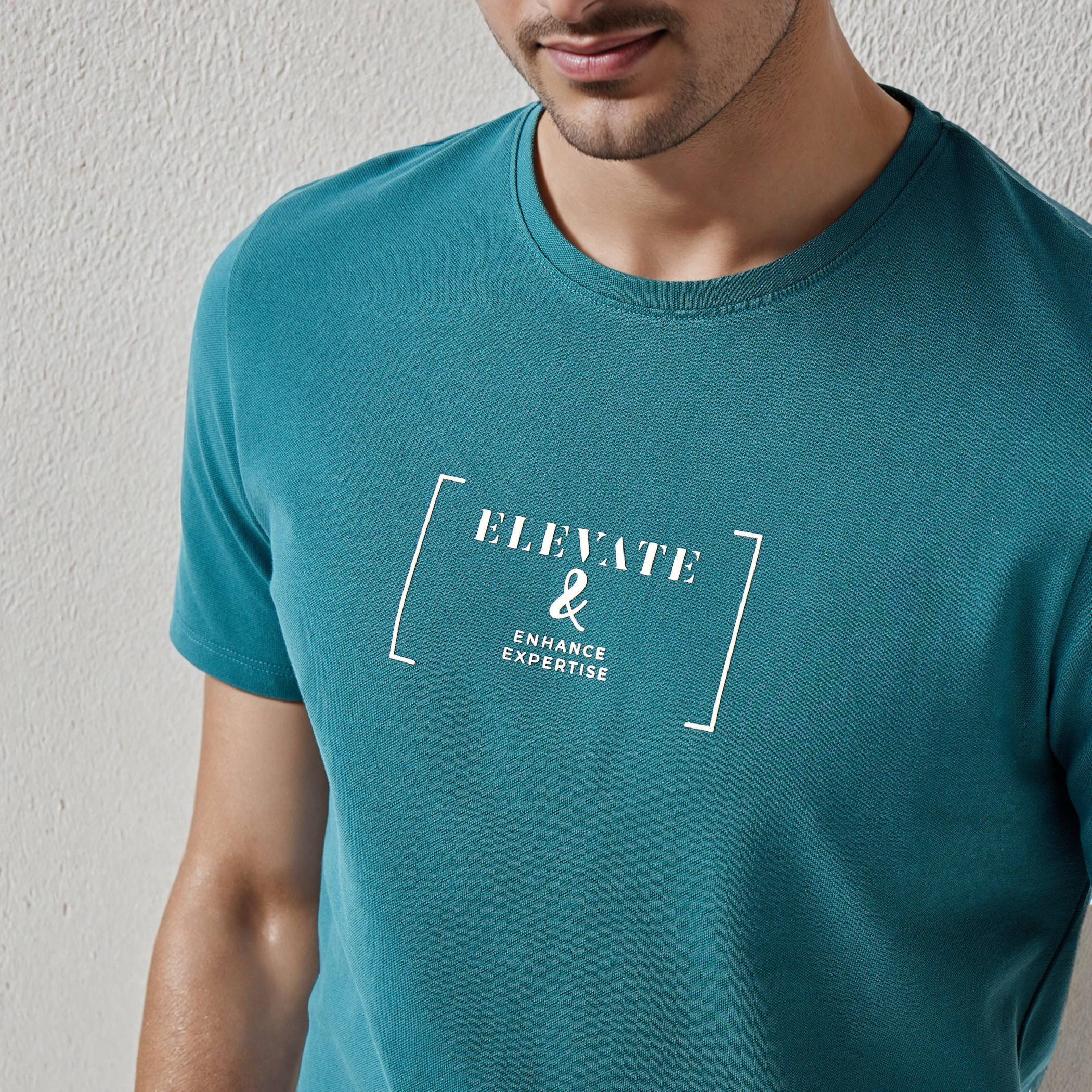 تيشيرت بقصة سليم وياقة ضيقة وأكمام قصيرة وطبعات للرجال من آيكونيك-men-clothing-tshirtsandpolos-tshirts-image-4