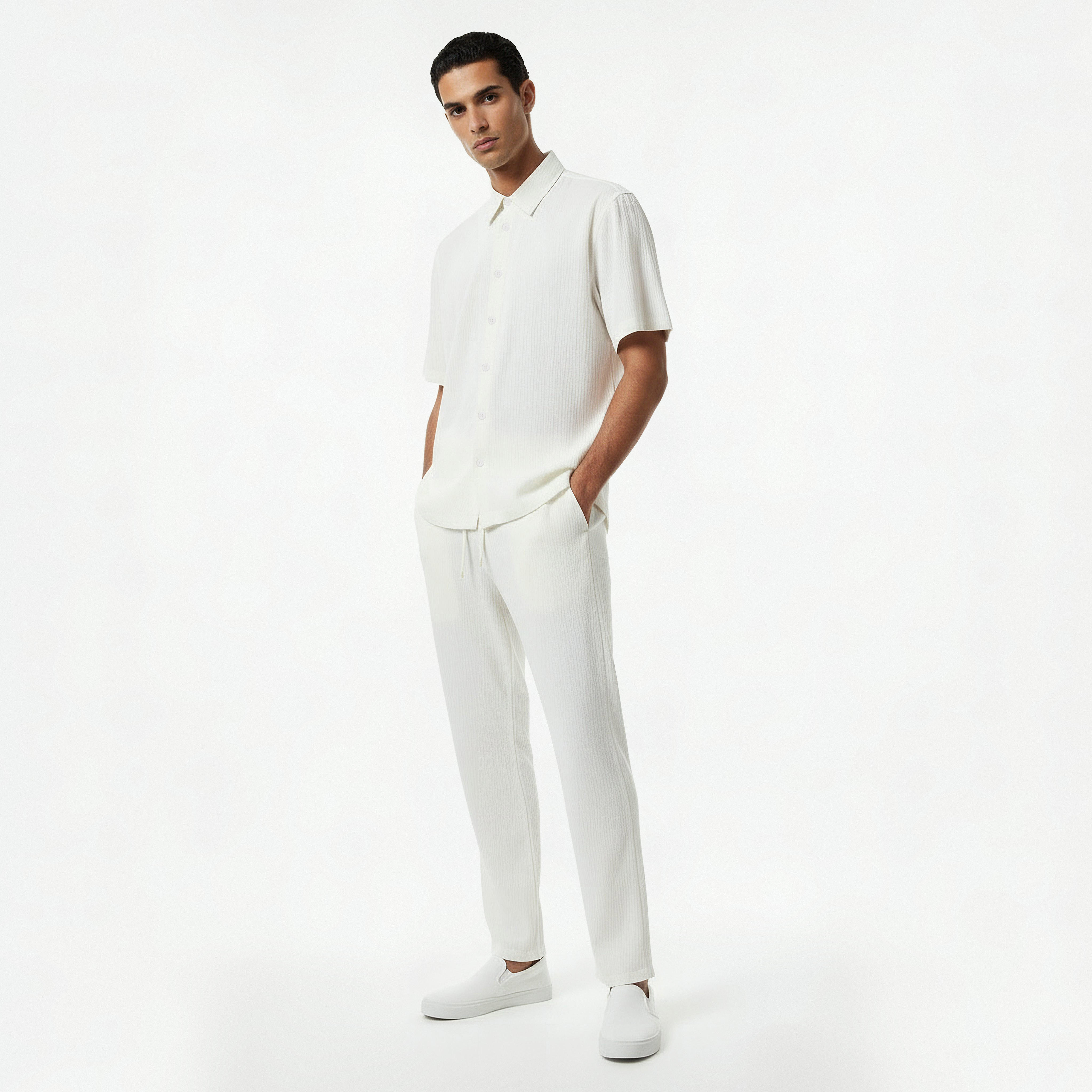 قميص مجعد بقصة عادية وأكمام قصيرة وياقة للرجال من آيكونيك-men-clothing-shirts-image-3