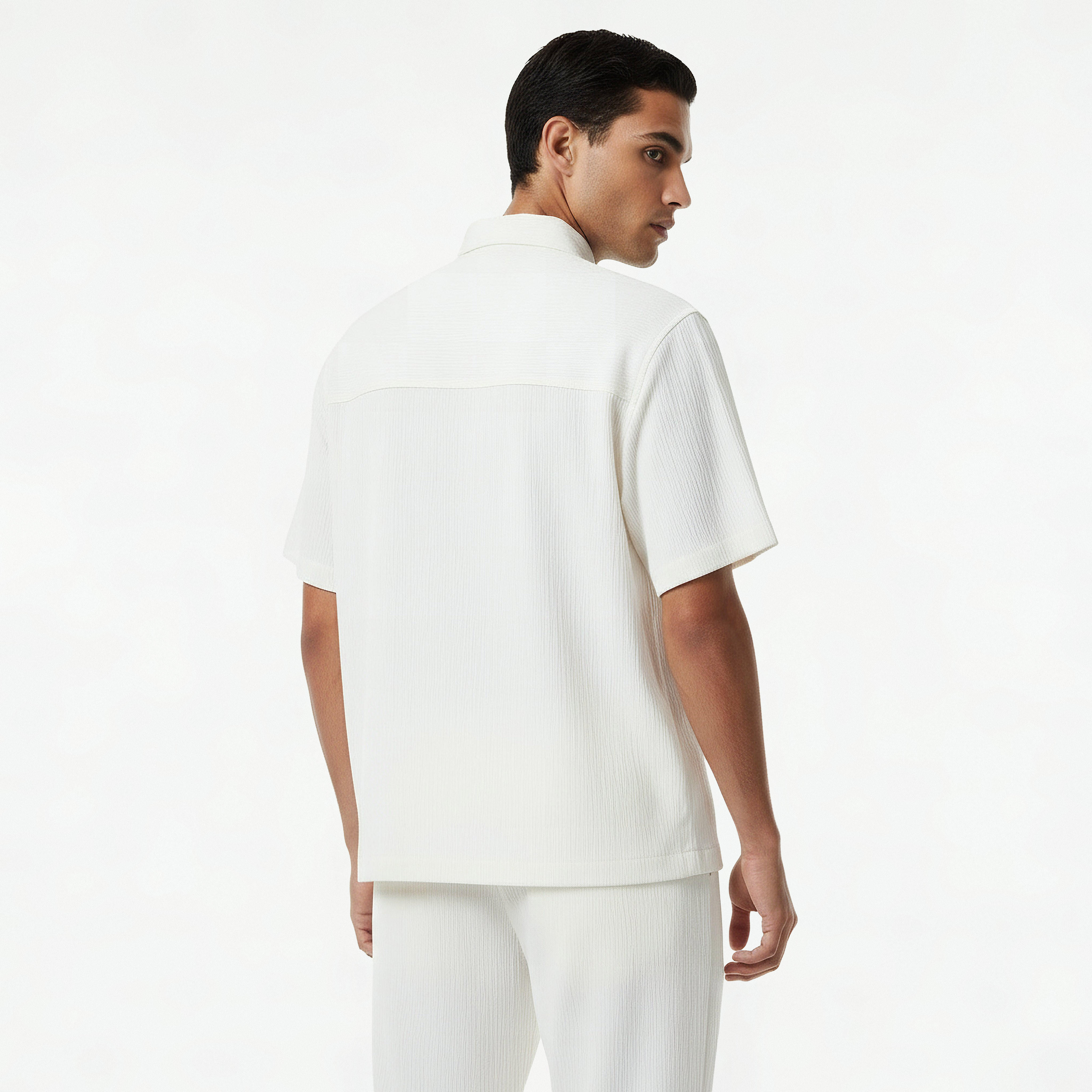 قميص مجعد بقصة عادية وأكمام قصيرة وياقة للرجال من آيكونيك-men-clothing-shirts-image-2