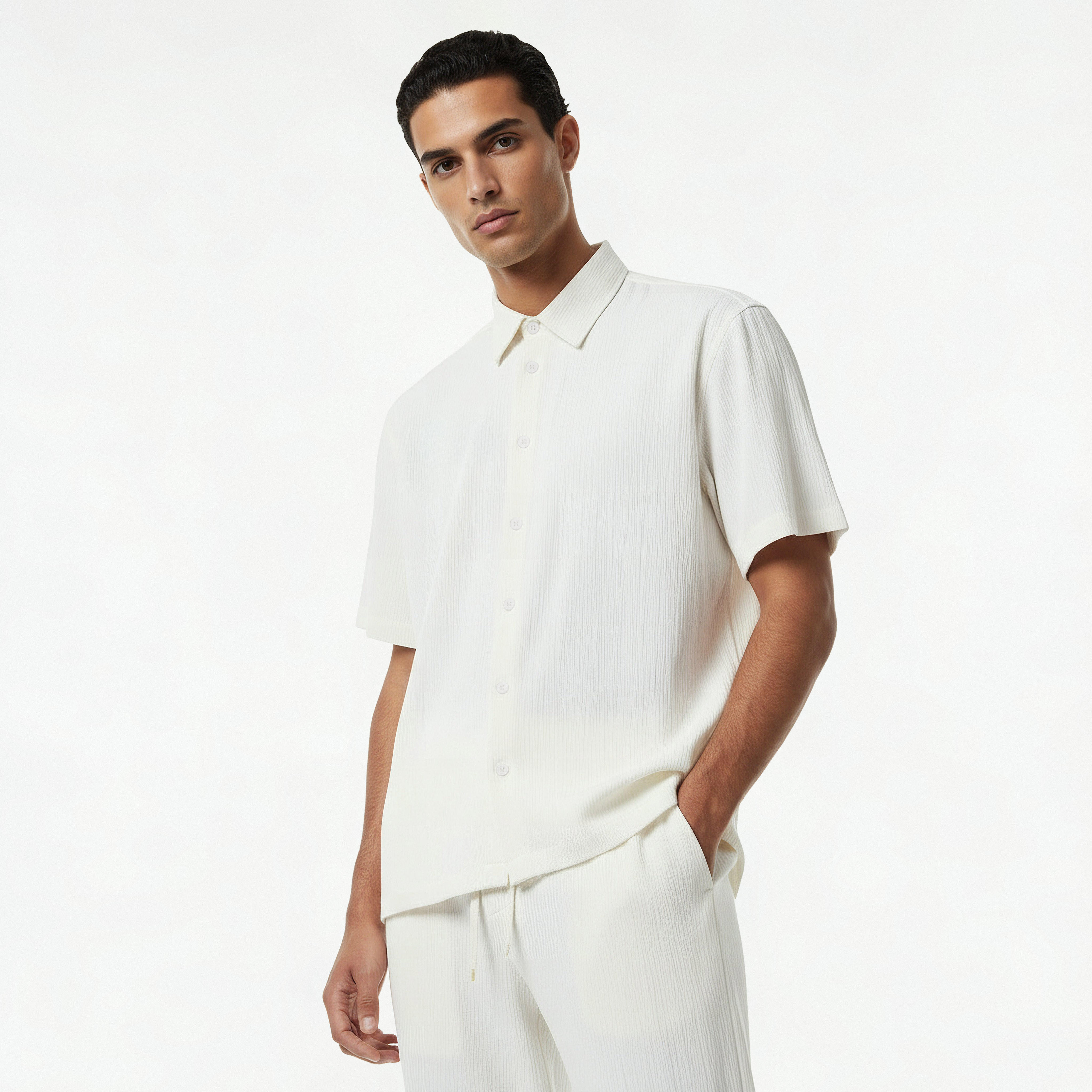 قميص مجعد بقصة عادية وأكمام قصيرة وياقة للرجال من آيكونيك-men-clothing-shirts-image-1