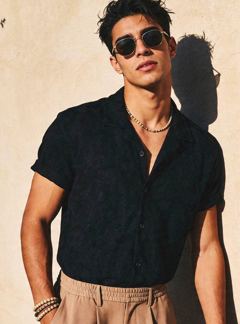قميص بقصة عادية وياقة كامب وملمس بارز للرجال من آيكونيك-men-clothing-shirts-image-1