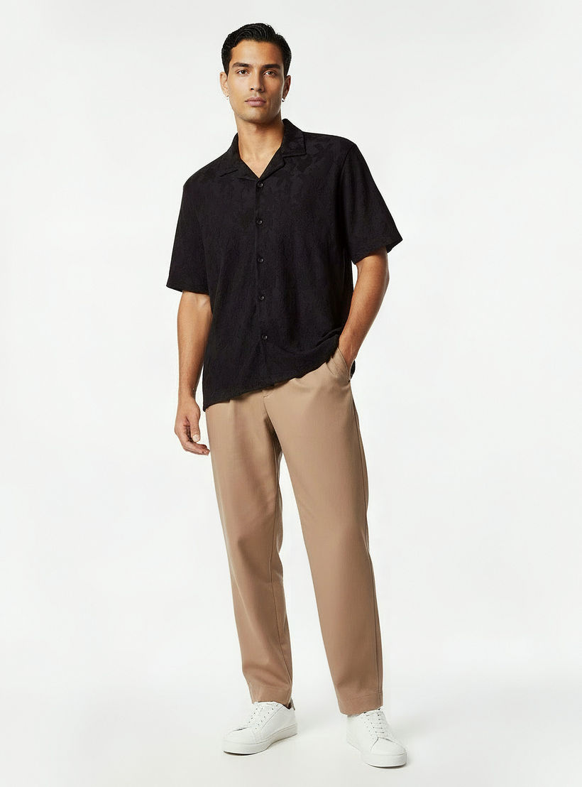 قميص بقصة عادية وياقة كامب وملمس بارز للرجال من آيكونيك-men-clothing-shirts-image-3