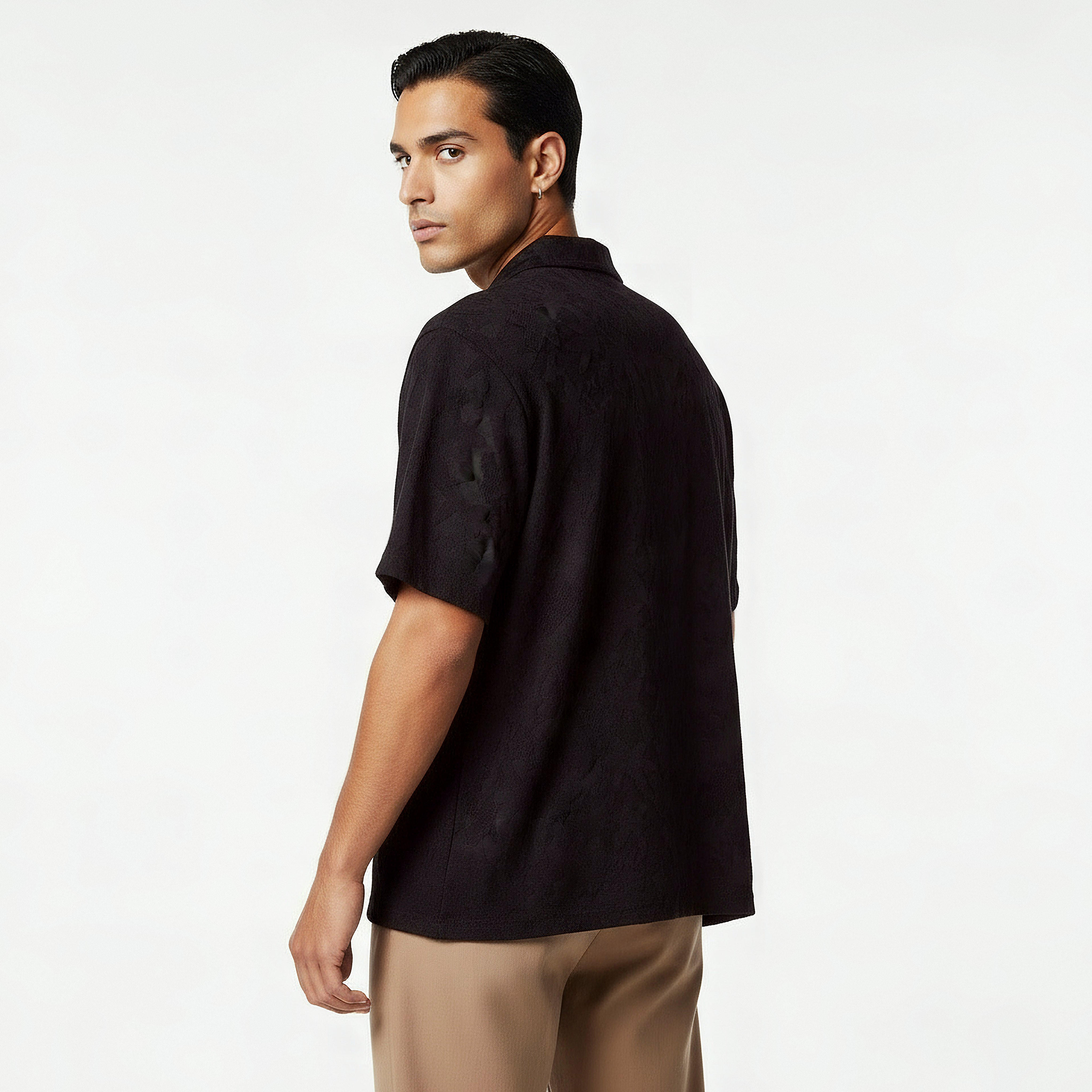 قميص بقصة عادية وياقة كامب وملمس بارز للرجال من آيكونيك-men-clothing-shirts-image-4
