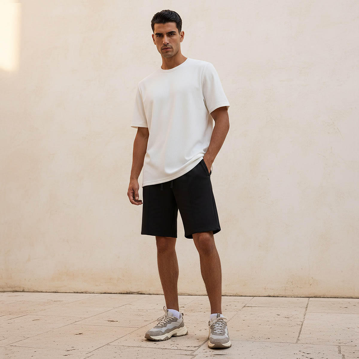 تيشيرت بارز الملمس بقصّة عادية وياقة ضيقة وأكمام قصيرة للرجال من آيكونيك-men-clothing-tshirtsandpolos-tshirts-image-3