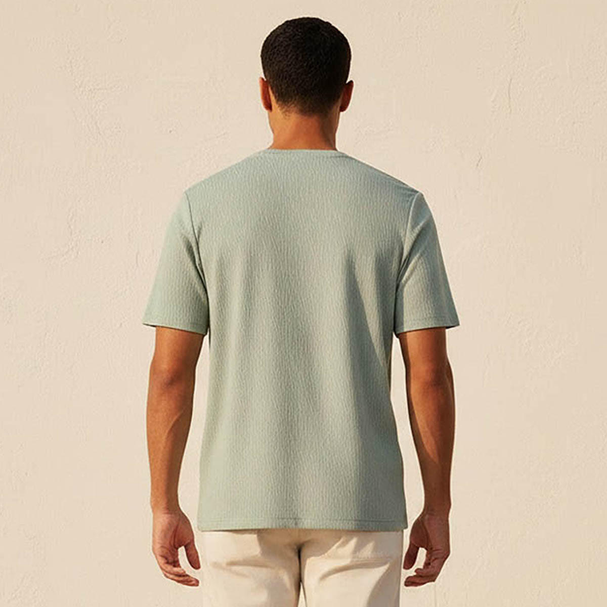 تيشيرت بارز الملمس بقصّة عادية وياقة ضيقة وأكمام قصيرة للرجال من آيكونيك-men-clothing-tshirtsandpolos-tshirts-image-4