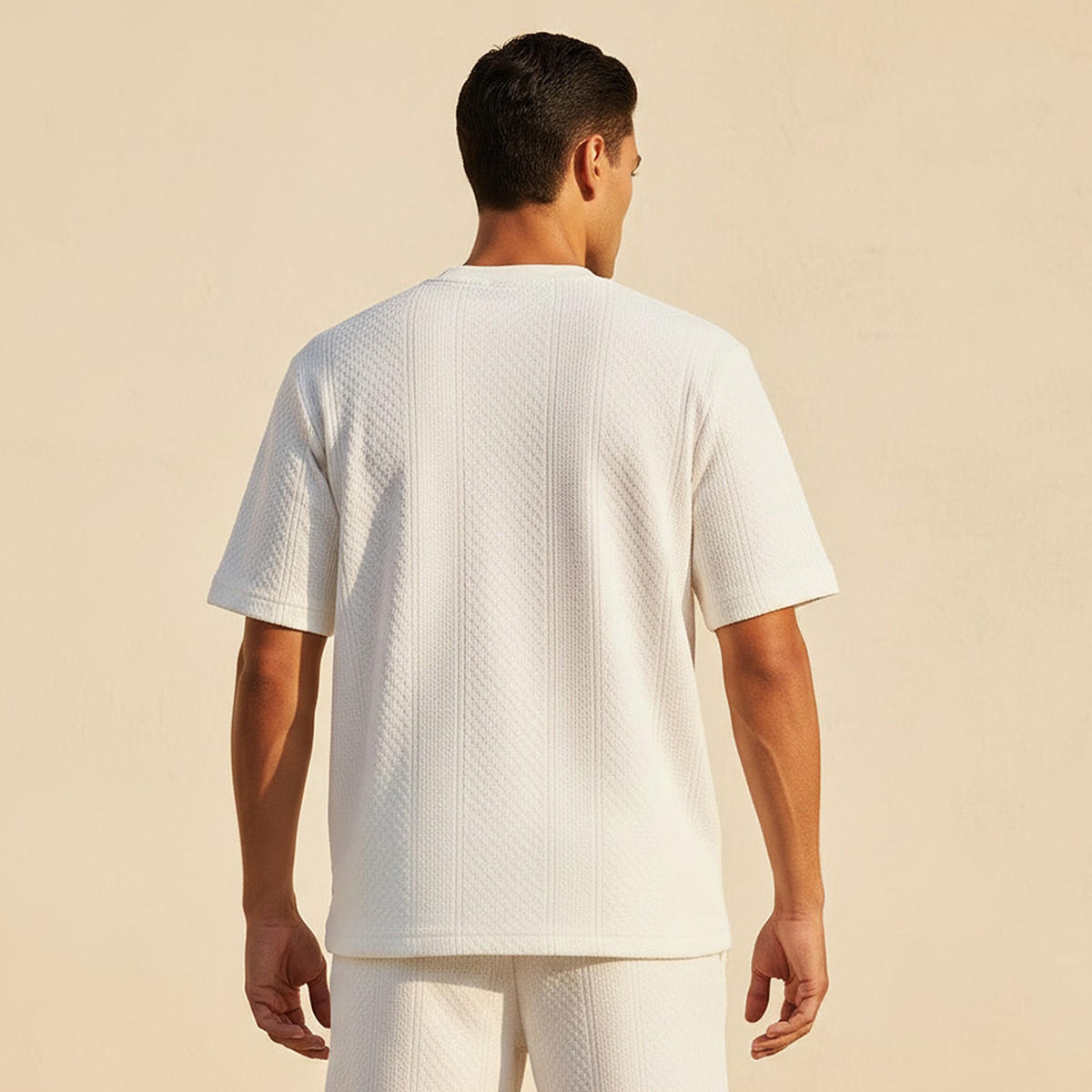 تيشيرت بارز الملمس بقصّة عادية وياقة ضيقة وأكمام قصيرة للرجال من آيكونيك-men-clothing-tshirtsandpolos-tshirts-image-4