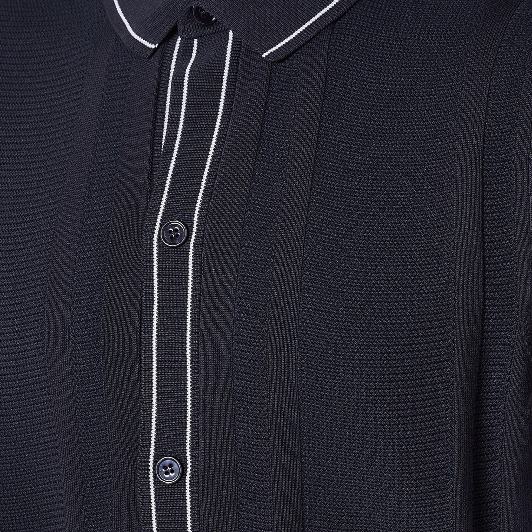 قميص بارز الملمس بقصة وياقة عادية وأكمام قصيرة من أيكونيك-men-clothing-shirts-image-2