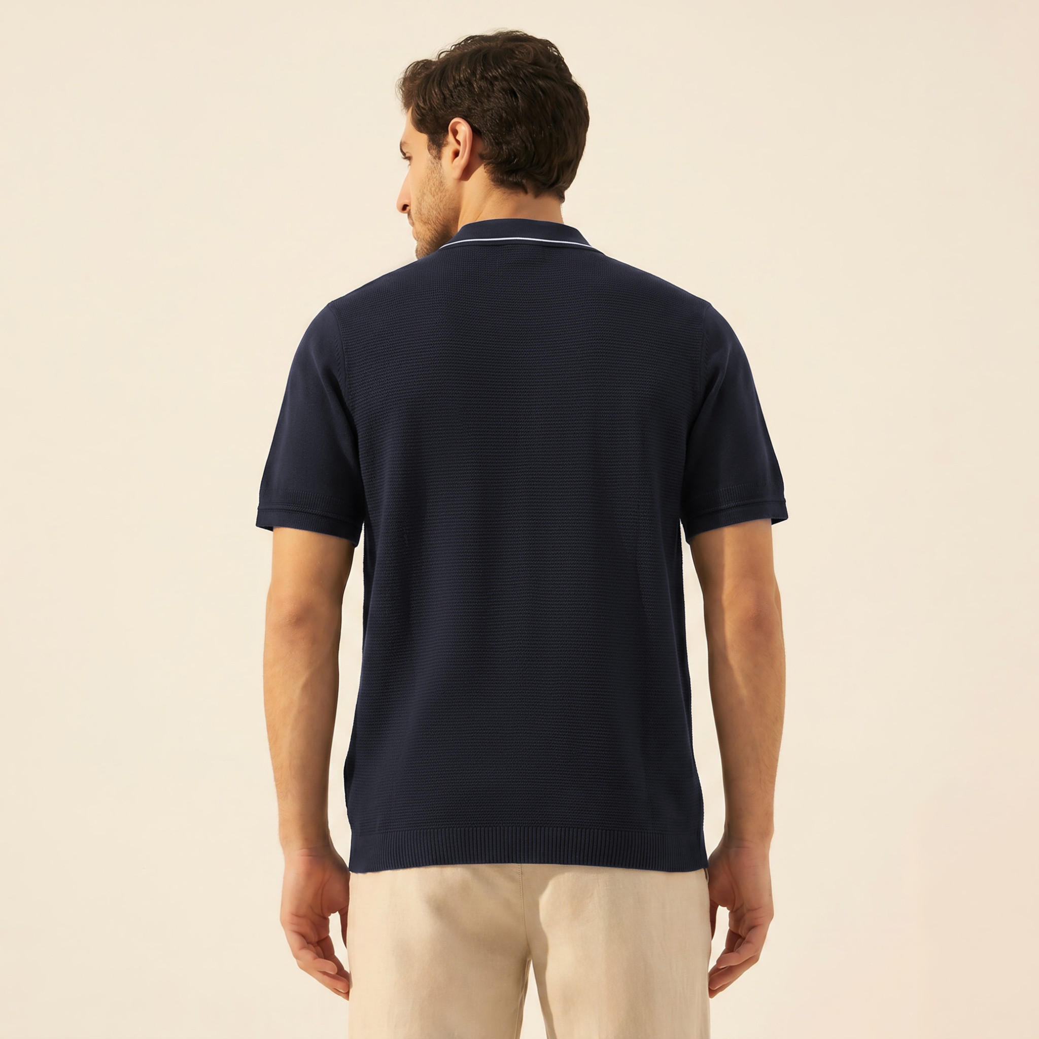 قميص بارز الملمس بقصة وياقة عادية وأكمام قصيرة من أيكونيك-men-clothing-shirts-image-4