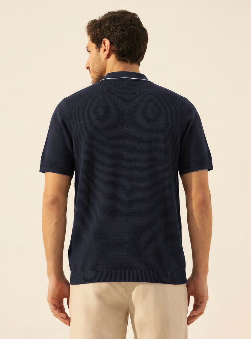 قميص بارز الملمس بقصة وياقة عادية وأكمام قصيرة من أيكونيك-men-clothing-shirts-image-4