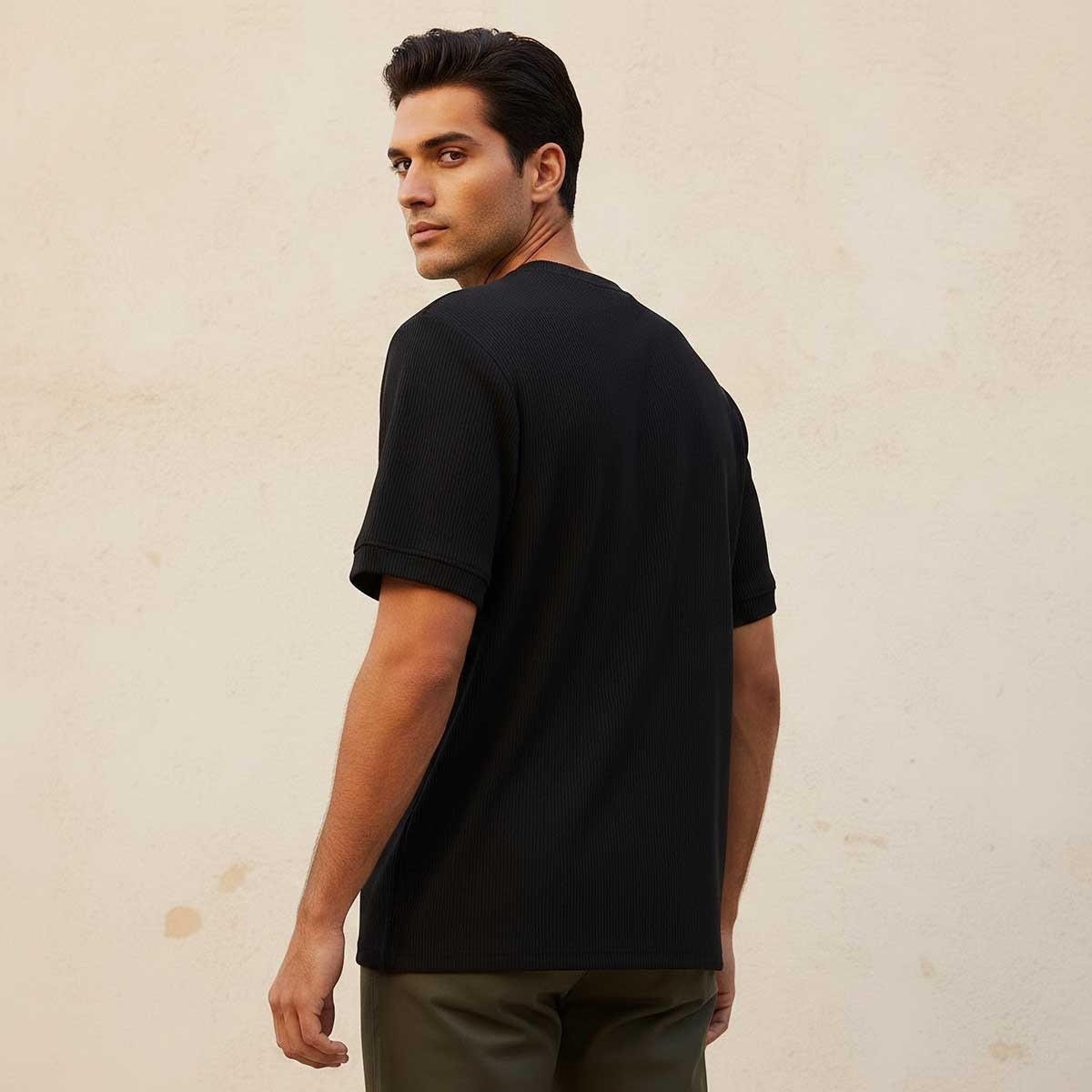 تيشيرت رجالي بارز الملمس بياقة ضيقة وأكمام قصيرة من آيكونيك-men-clothing-tshirtsandpolos-tshirts-image-4