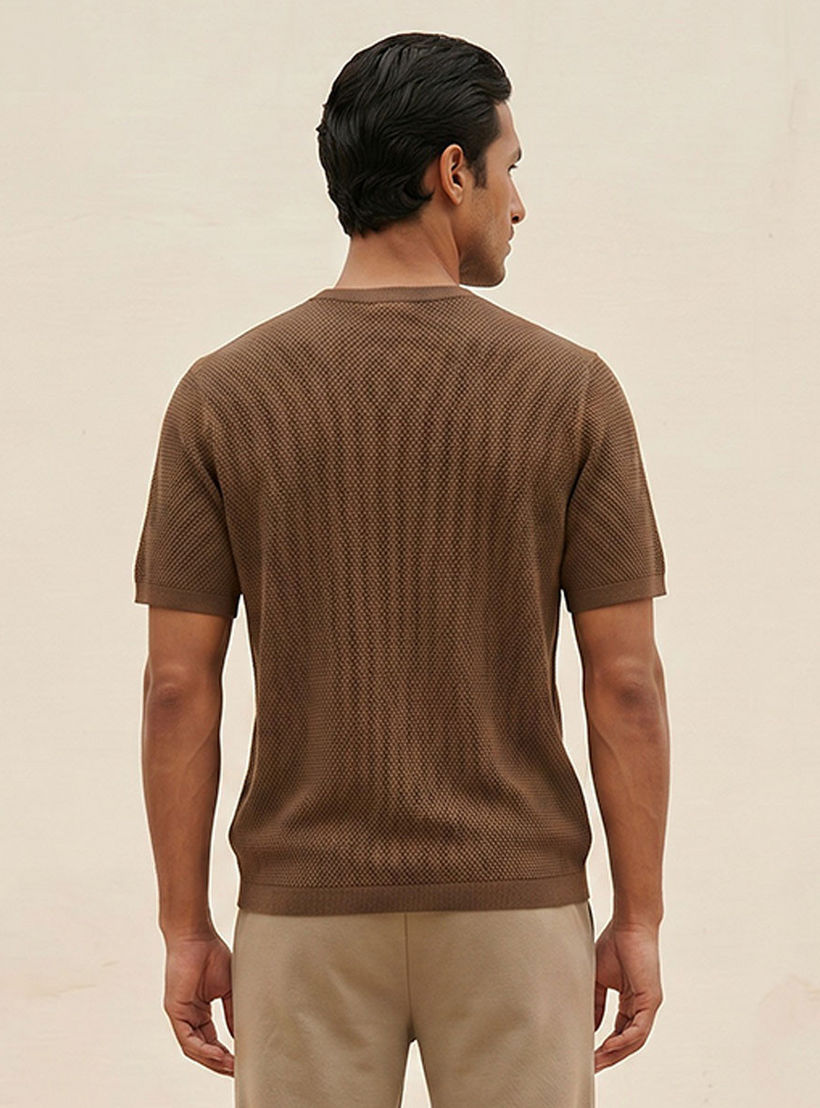 تيشيرت بياقة ضيقة وملمس بوبكورن بارز من سبلاش آيكونيك-men-clothing-tshirtsandpolos-tshirts-image-4