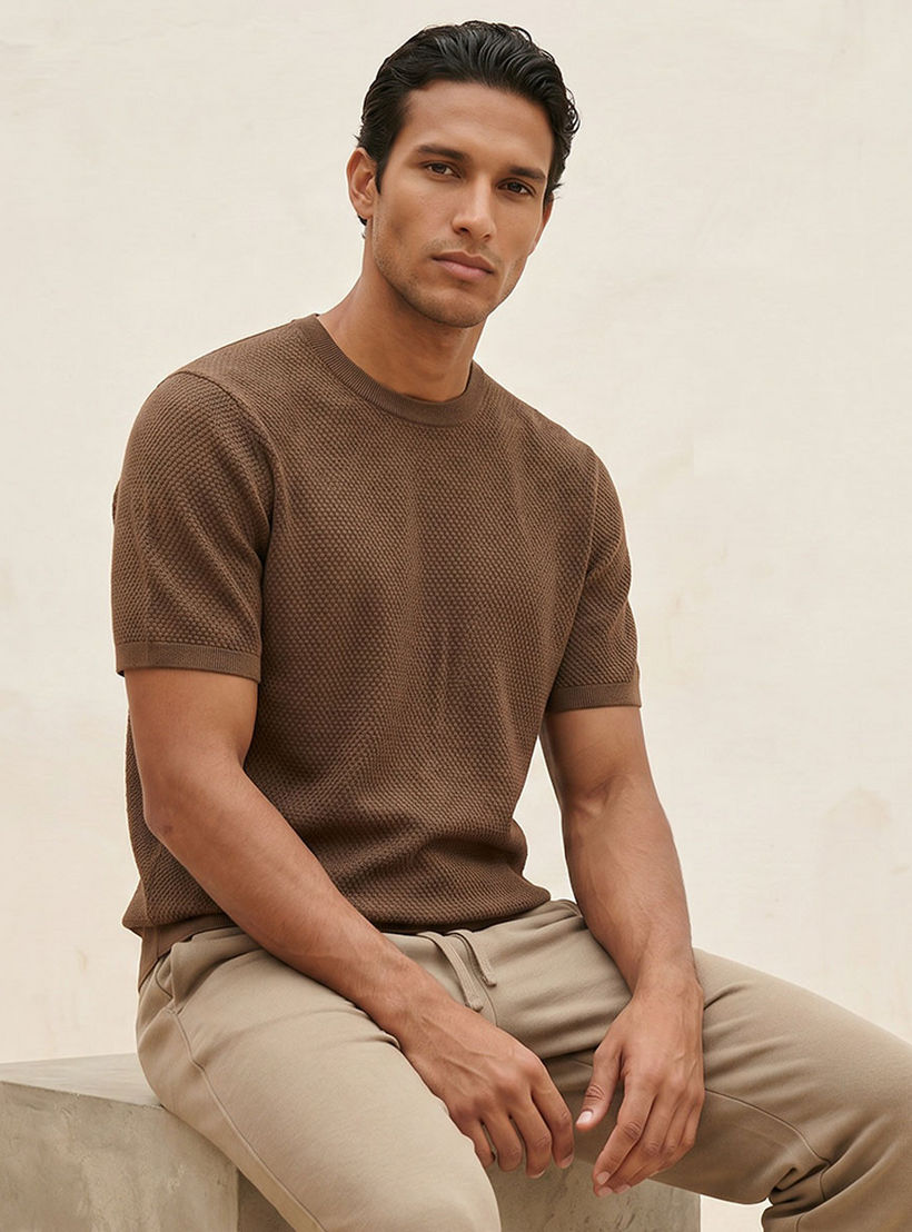 تيشيرت بياقة ضيقة وملمس بوبكورن بارز من سبلاش آيكونيك-men-clothing-tshirtsandpolos-tshirts-image-6