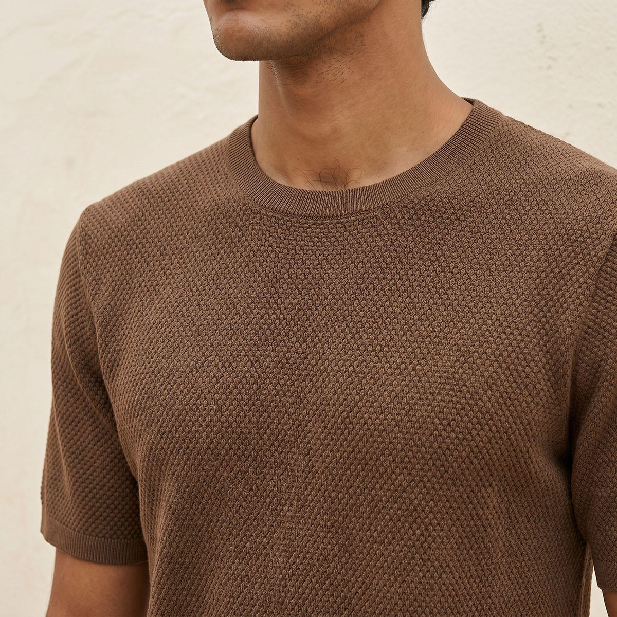 تيشيرت بياقة ضيقة وملمس بوبكورن بارز من سبلاش آيكونيك-men-clothing-tshirtsandpolos-tshirts-image-7