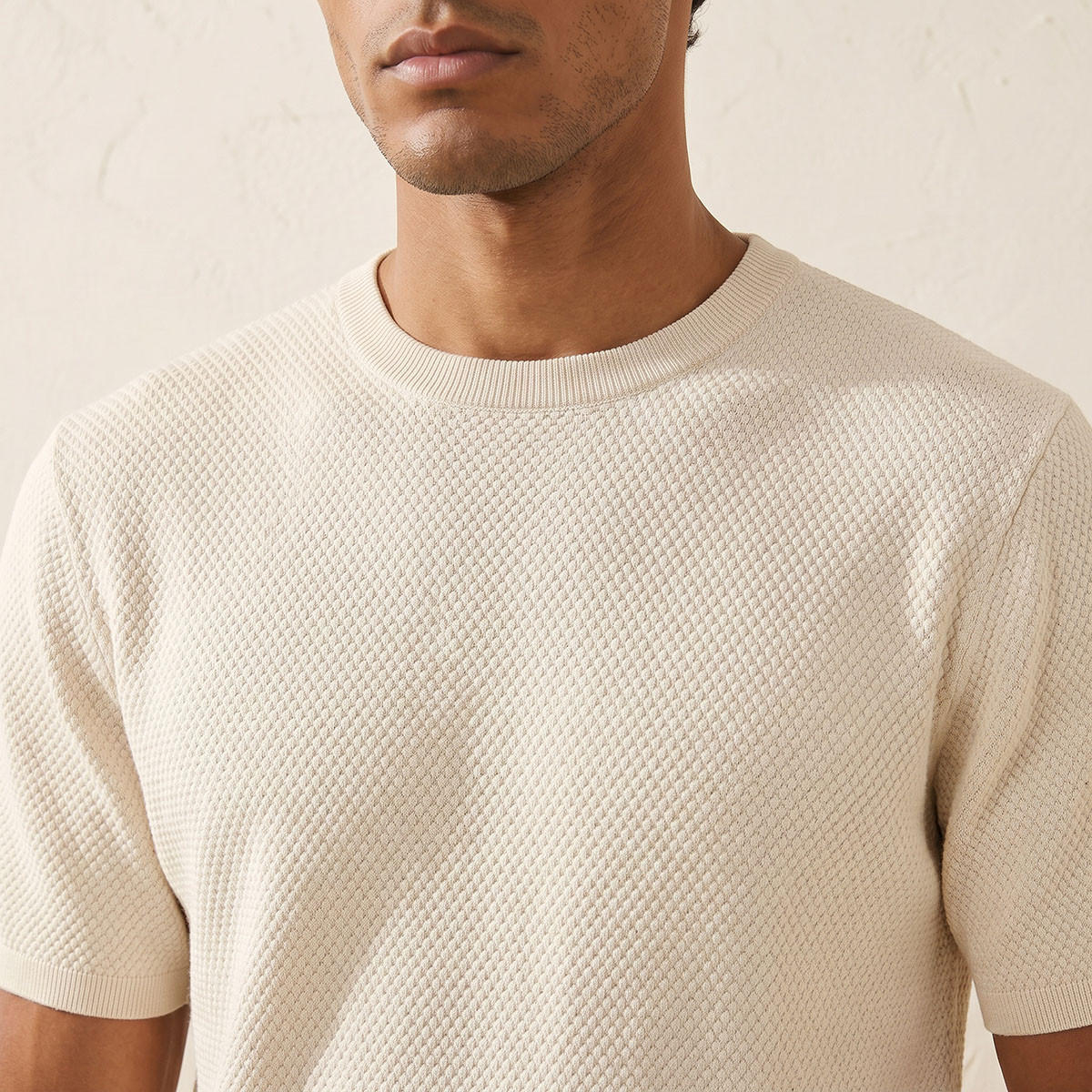 تيشيرت بياقة ضيقة وملمس بوبكورن بارز من سبلاش آيكونيك-men-clothing-tshirtsandpolos-tshirts-image-5