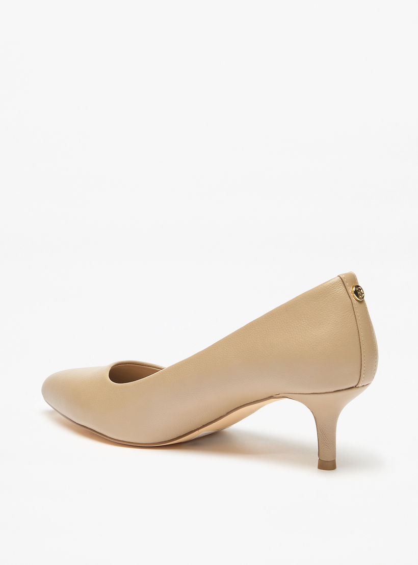 حذاء كلاسيكي سهل الارتداء بارز الملمس بكعب صغير من فلورا بيلا-women-shoes-heels-image-2