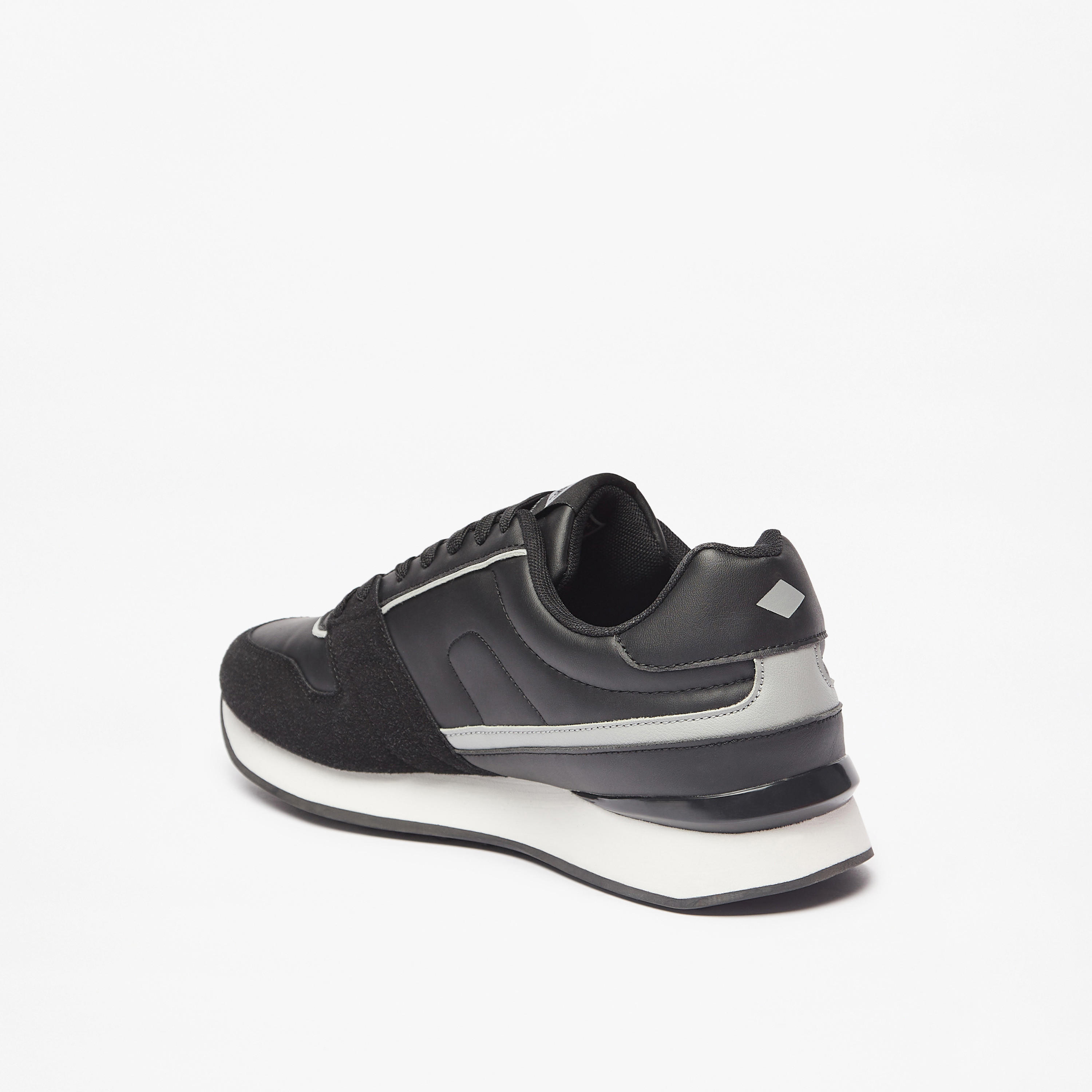 حذاء سنيكرز بتفاصيل شعار ورباط إغلاق للرجال من لي كوبر-men-shoes-sneakers-image-2