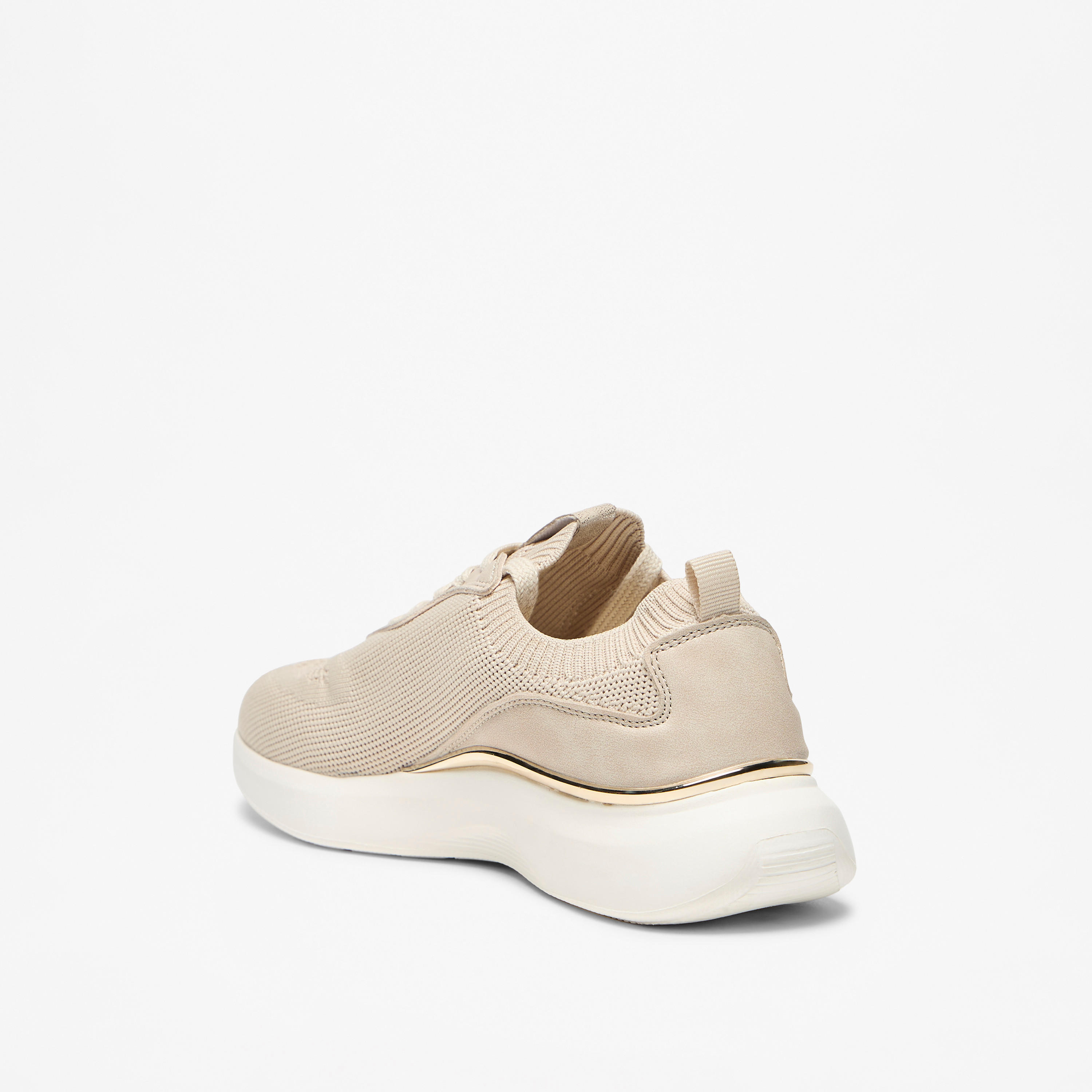 حذاء سنيكرز منخفض الكاحل بألواح ورباط إغلاق للنساء من سيليست-women-shoes-sneakers-image-12