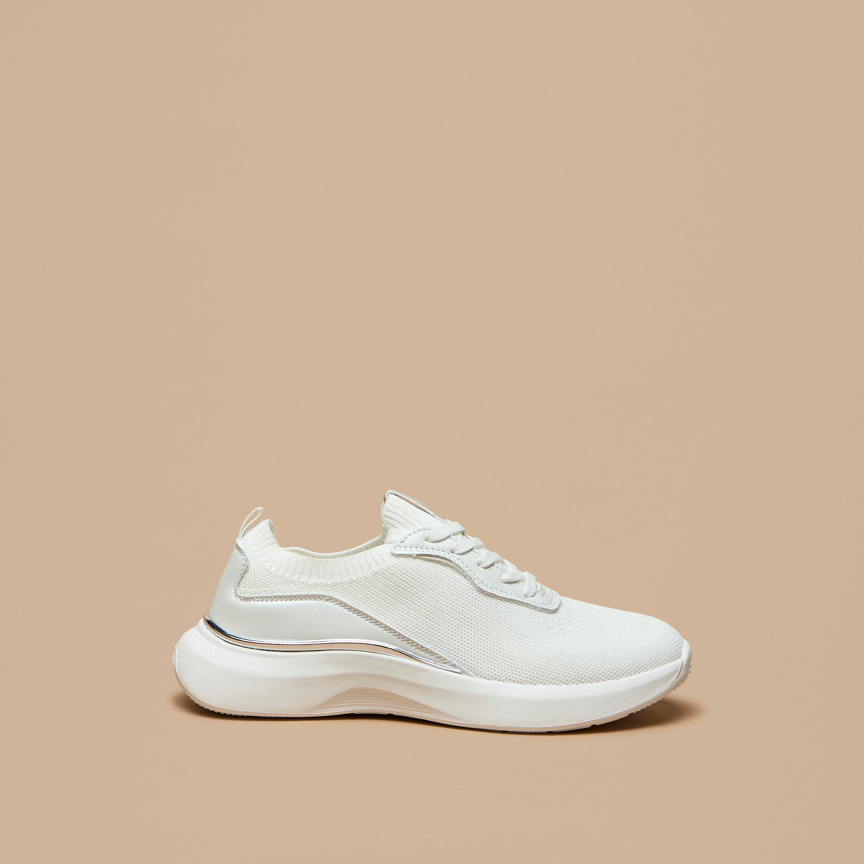 حذاء سنيكرز منخفض الكاحل بألواح ورباط إغلاق للنساء من سيليست-women-shoes-sneakers-image-3