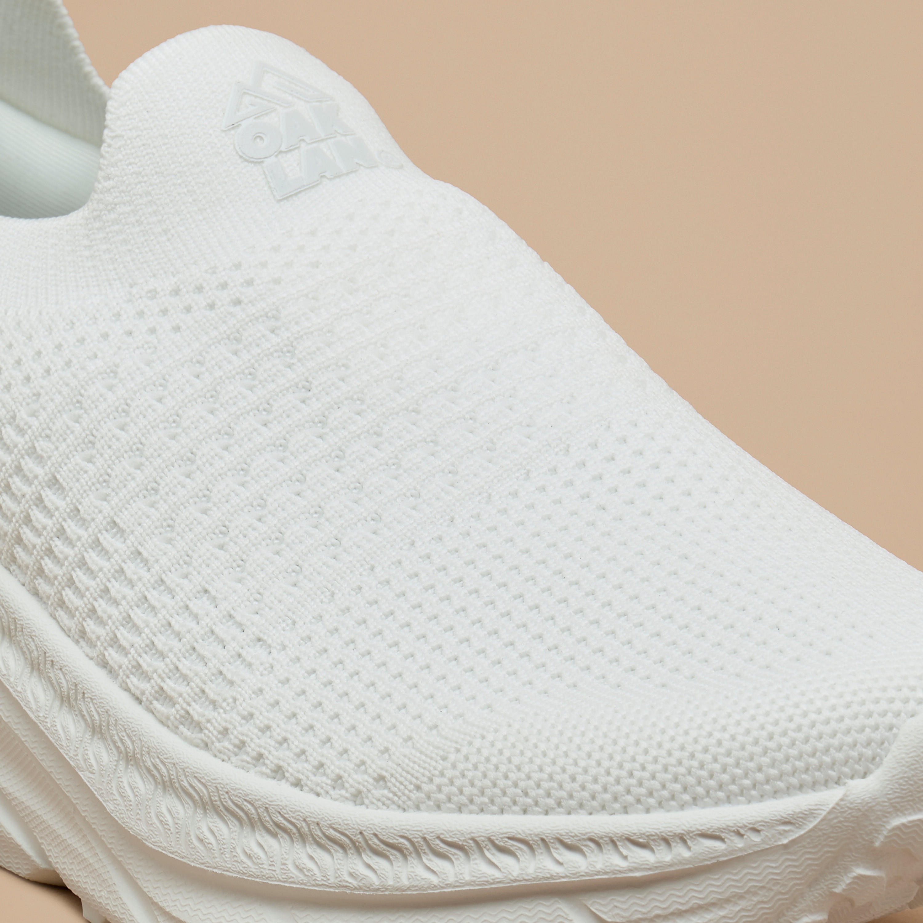 حذاء رياضي شبكي بارز الملمس سهل الارتداء من أوكلان من شو إكسبريس-sports-women-shoes-image-5