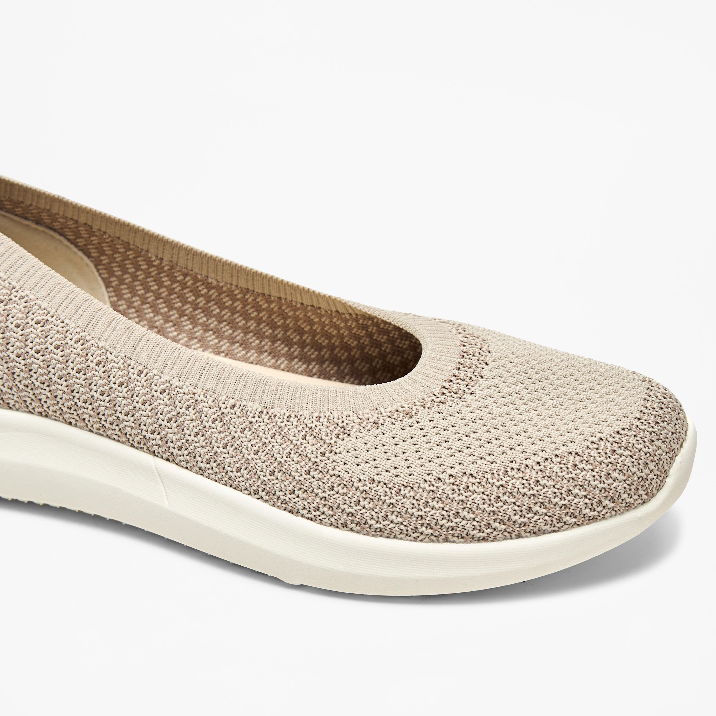 حذاء رياضي بارز الملمس وسهل الارتداء من داش-women-shoes-sneakers-image-10