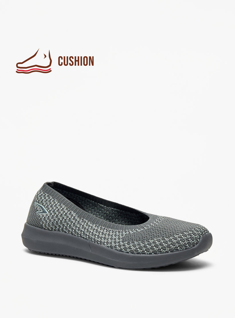 حذاء رياضي بارز الملمس وسهل الارتداء من داش-women-shoes-sneakers-image-1