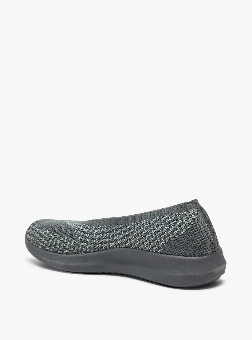 حذاء رياضي بارز الملمس وسهل الارتداء من داش-women-shoes-sneakers-image-2