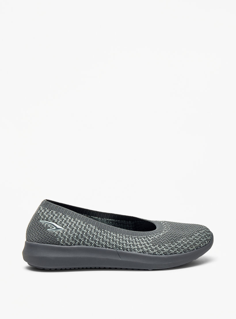 حذاء رياضي بارز الملمس وسهل الارتداء من داش-women-shoes-sneakers-image-3