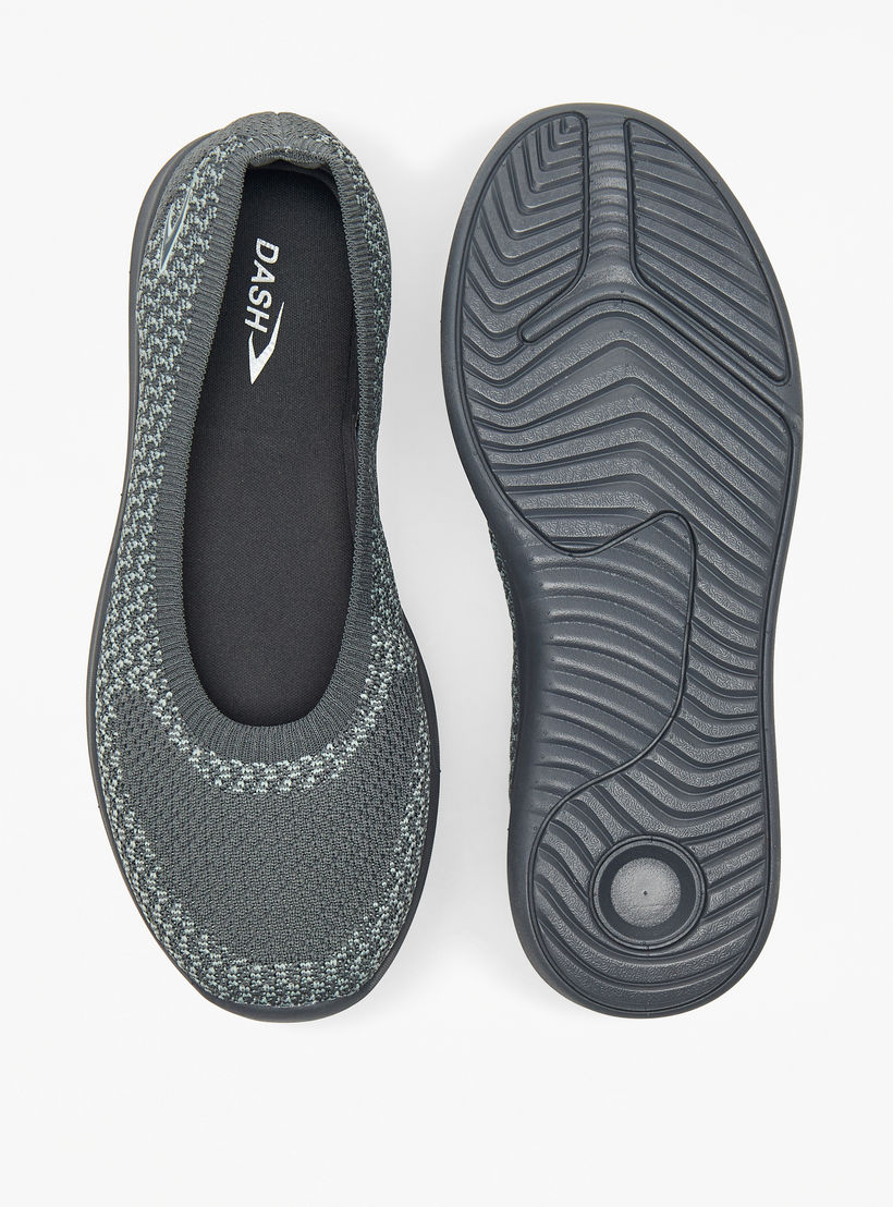 حذاء رياضي بارز الملمس وسهل الارتداء من داش-women-shoes-sneakers-image-4