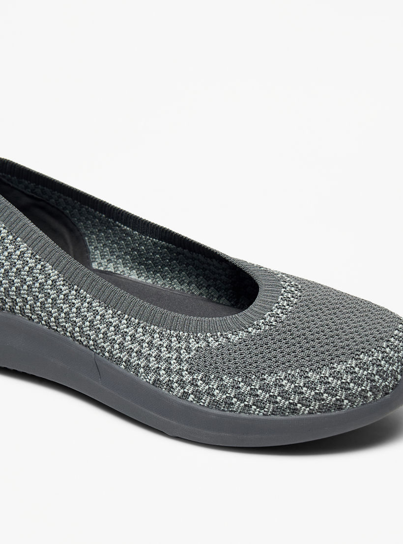 حذاء رياضي بارز الملمس وسهل الارتداء من داش-women-shoes-sneakers-image-5