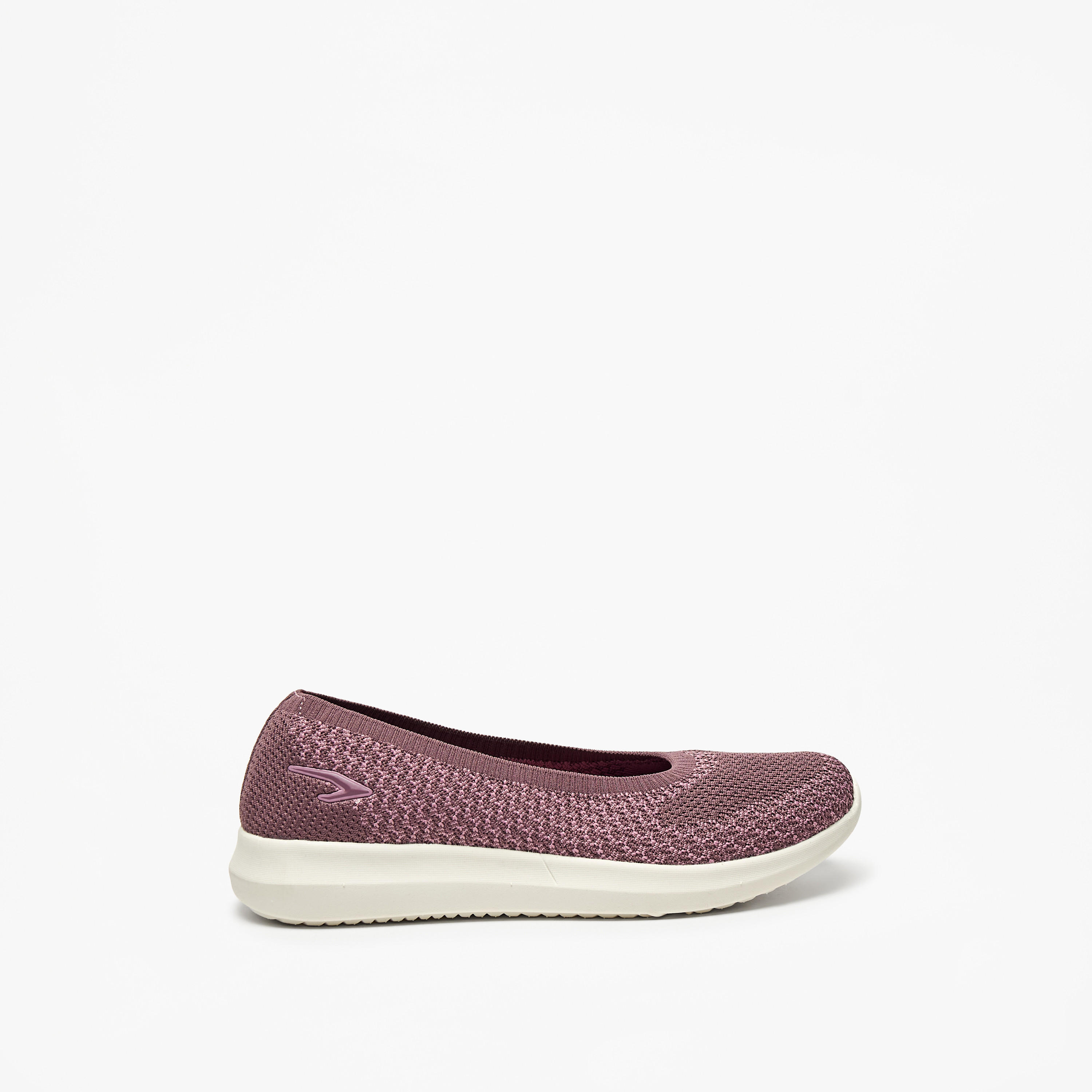 حذاء رياضي بارز الملمس وسهل الارتداء من داش-women-shoes-sneakers-image-3