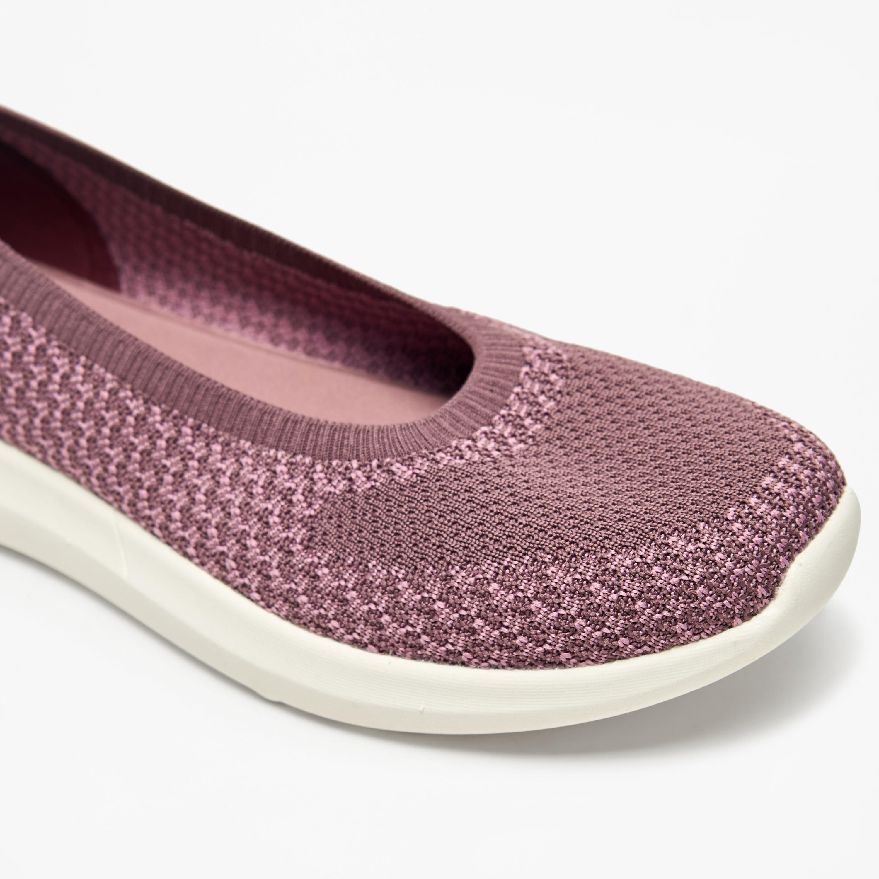 حذاء رياضي بارز الملمس وسهل الارتداء من داش-women-shoes-sneakers-image-5