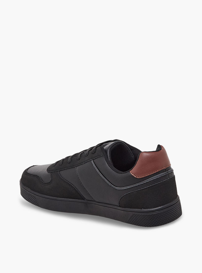 حذاء سنيكرز بطول الكاحل ورباط إإلاق للرجال من إل بي إل من شو إكسبريس-men-shoes-sneakers-image-5