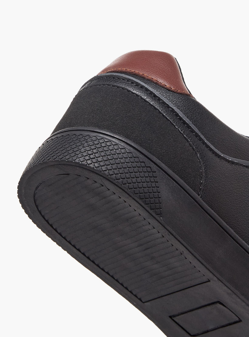 حذاء سنيكرز بطول الكاحل ورباط إإلاق للرجال من إل بي إل من شو إكسبريس-men-shoes-sneakers-image-8
